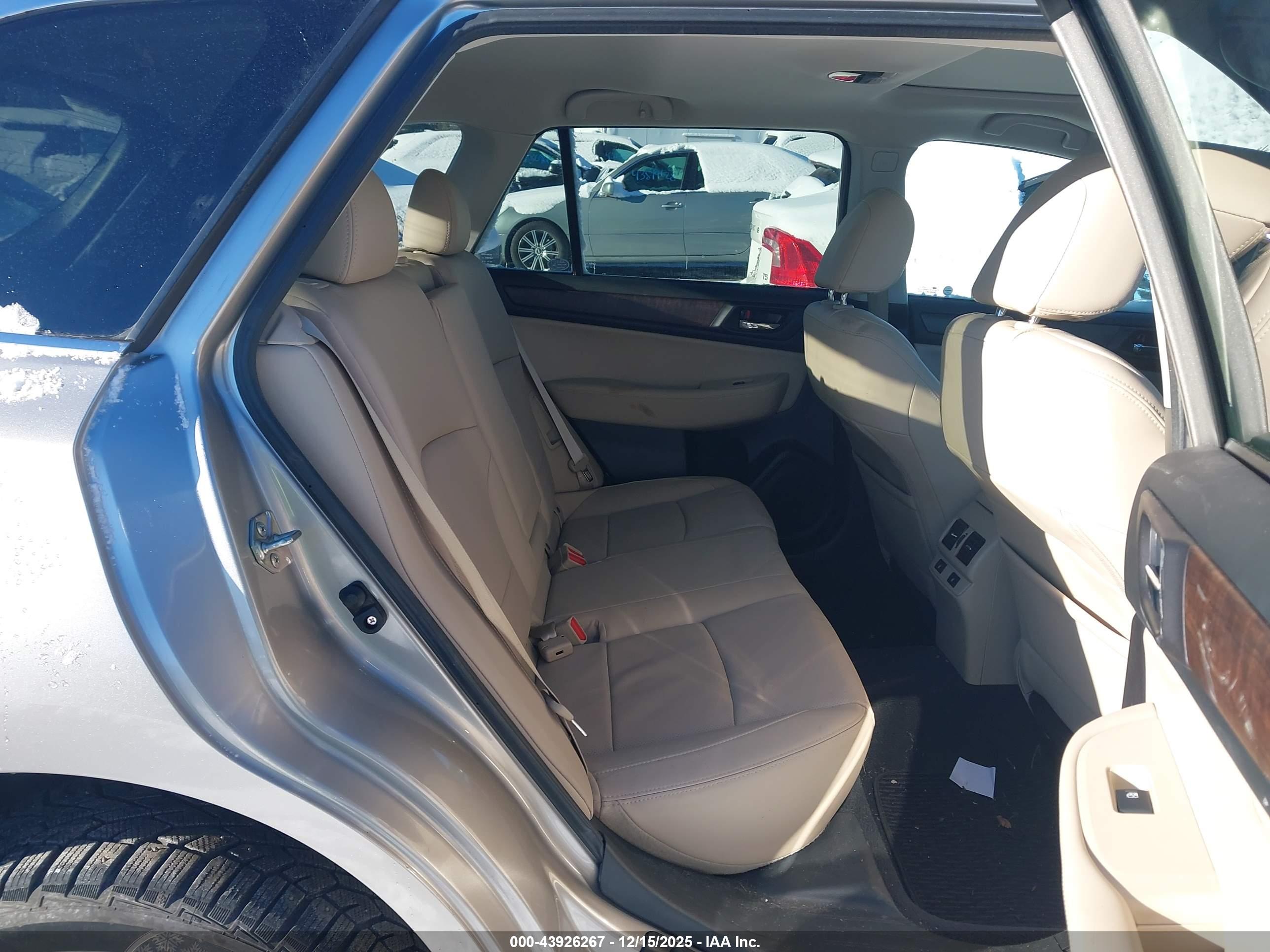 SUBARU OUTBACK image 8