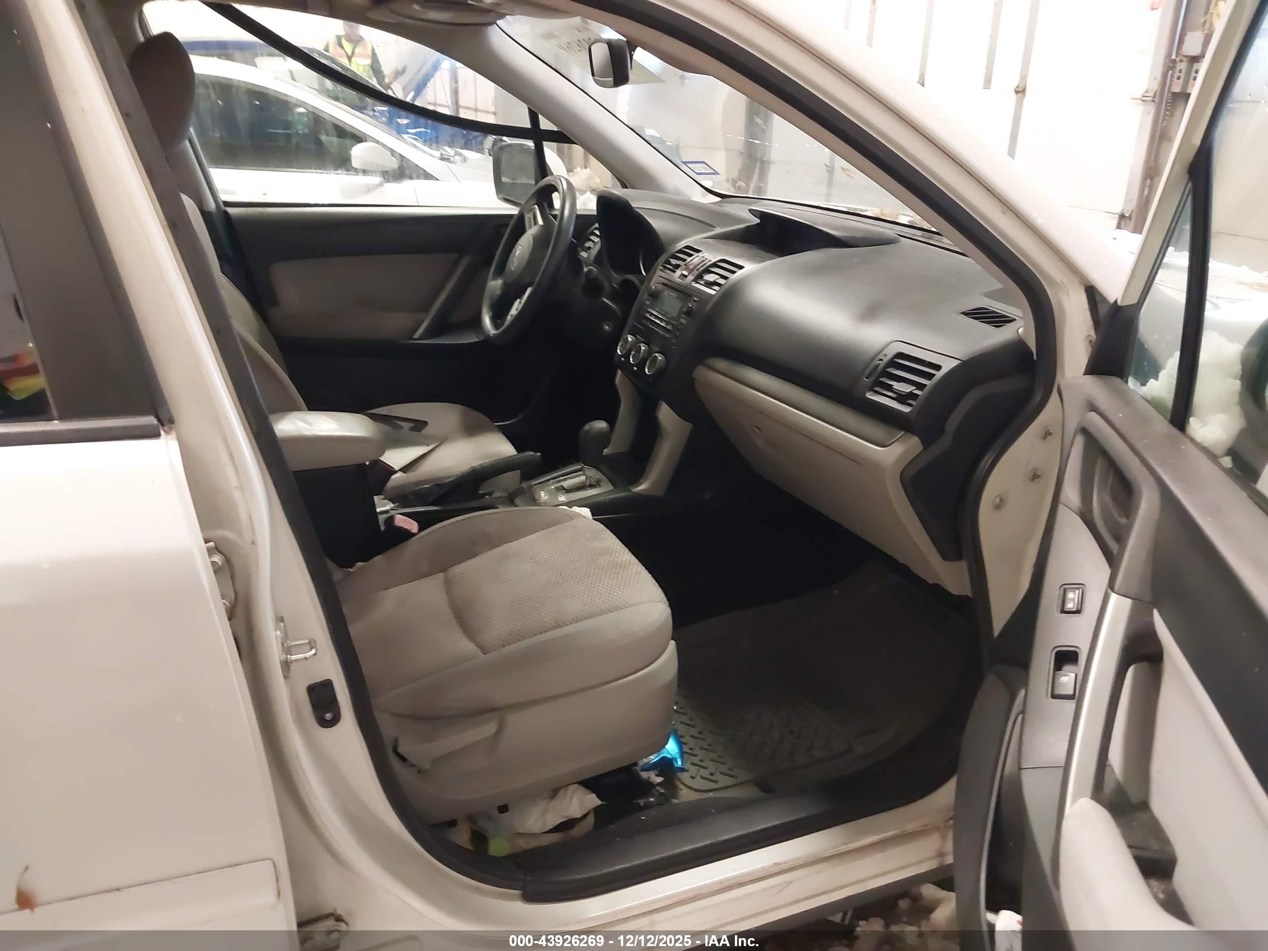 SUBARU FORESTER image 5