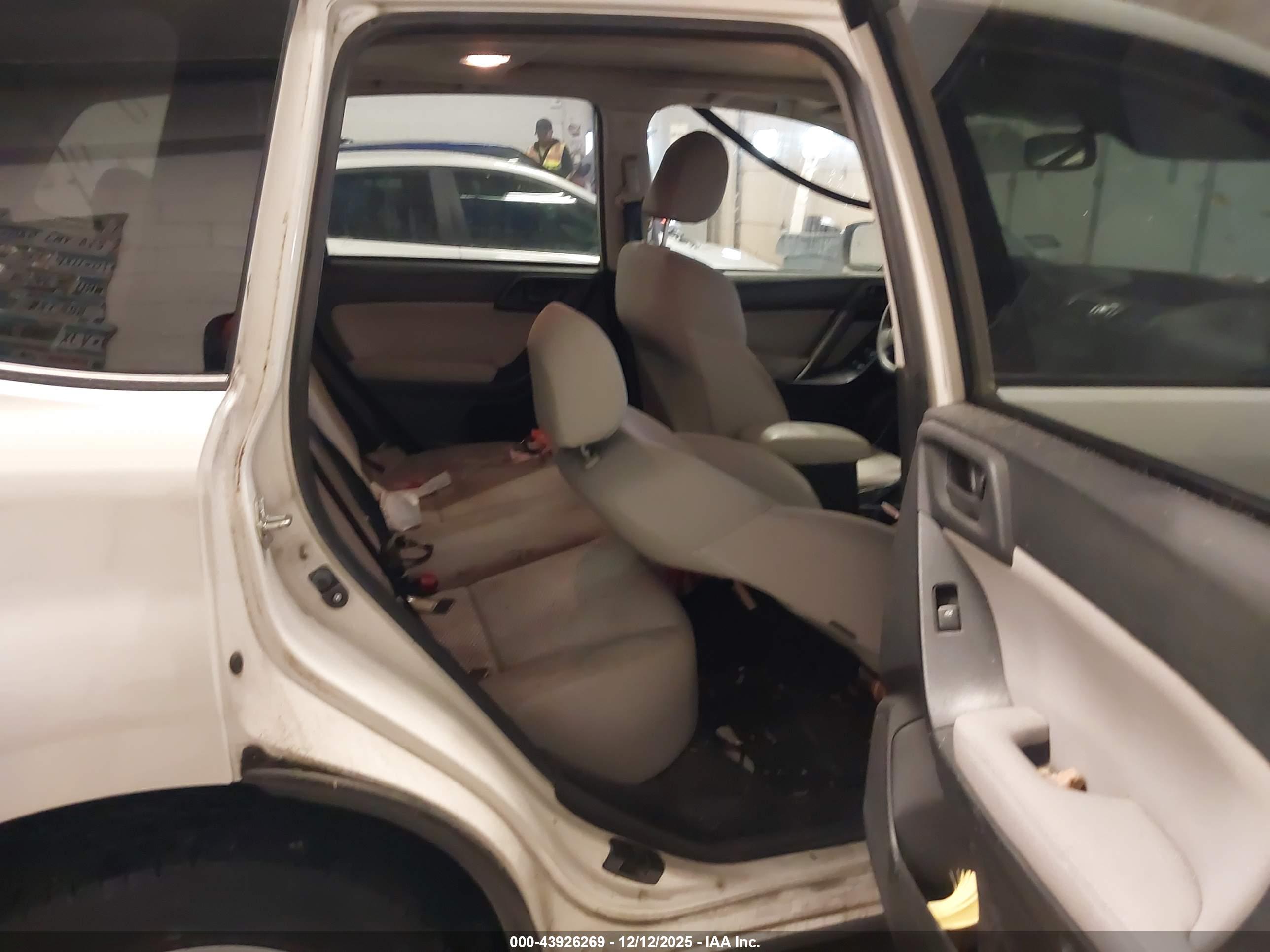 SUBARU FORESTER image 8