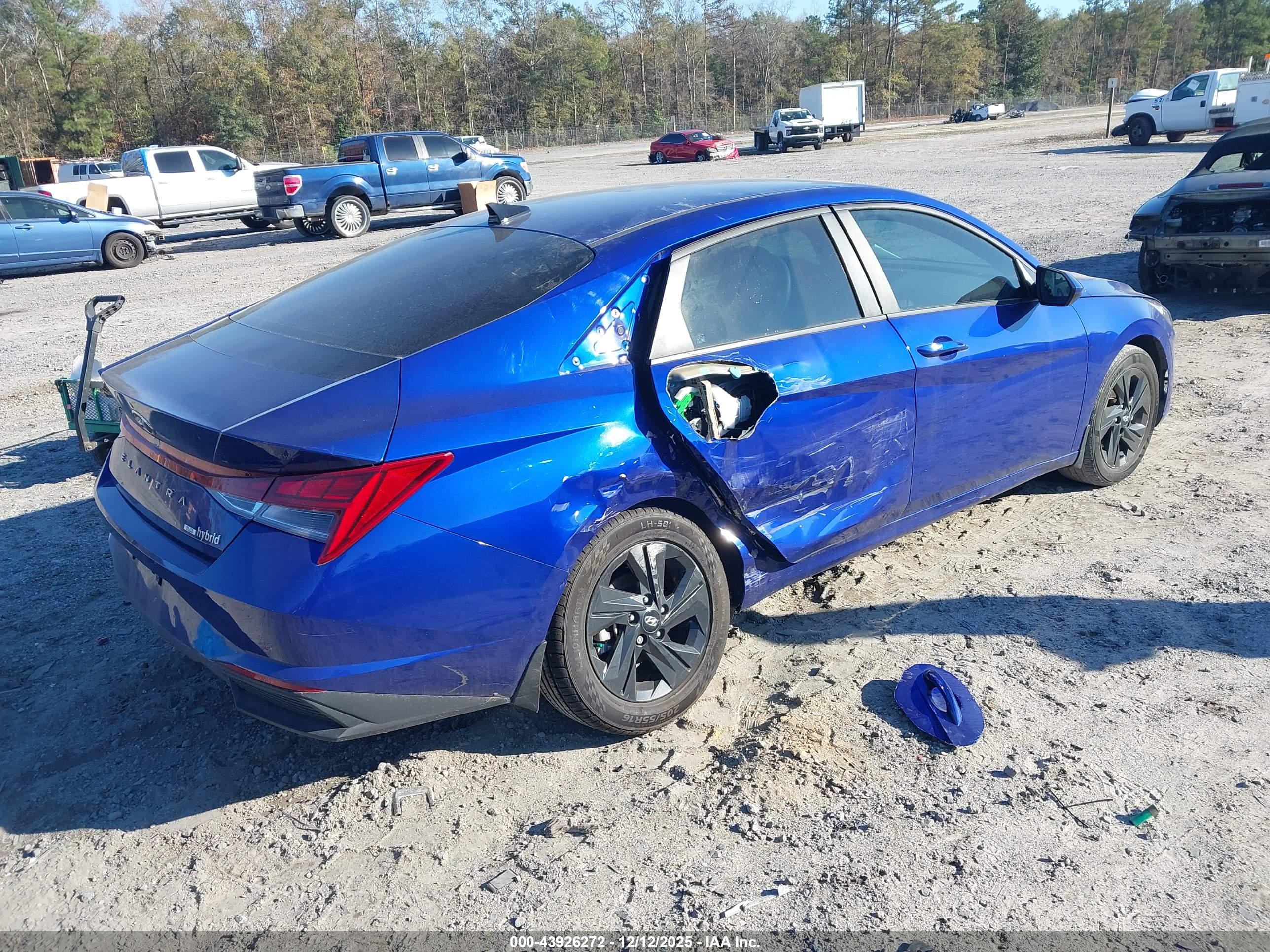 HYUNDAI ELANTRA image 4