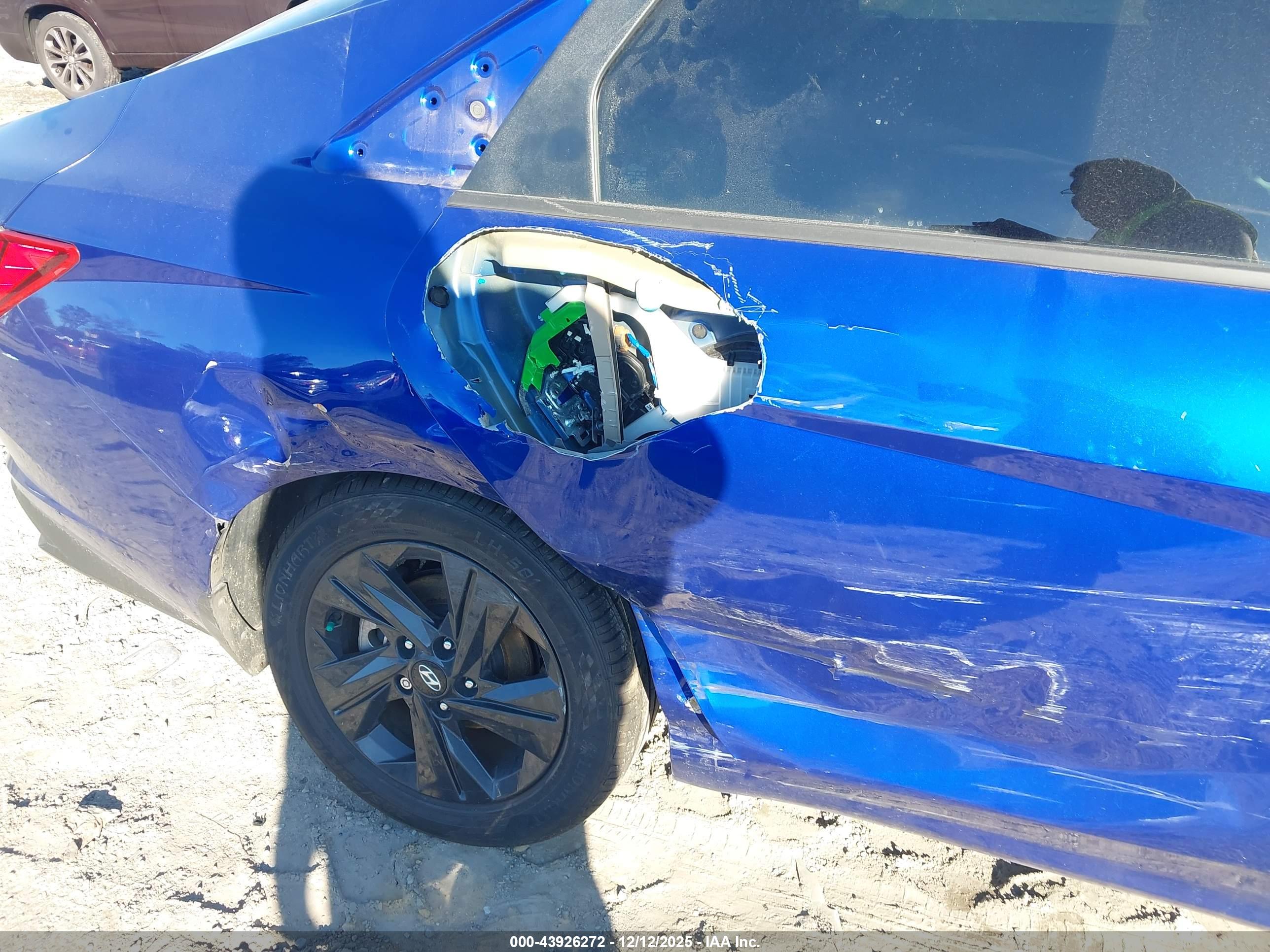 HYUNDAI ELANTRA image 6