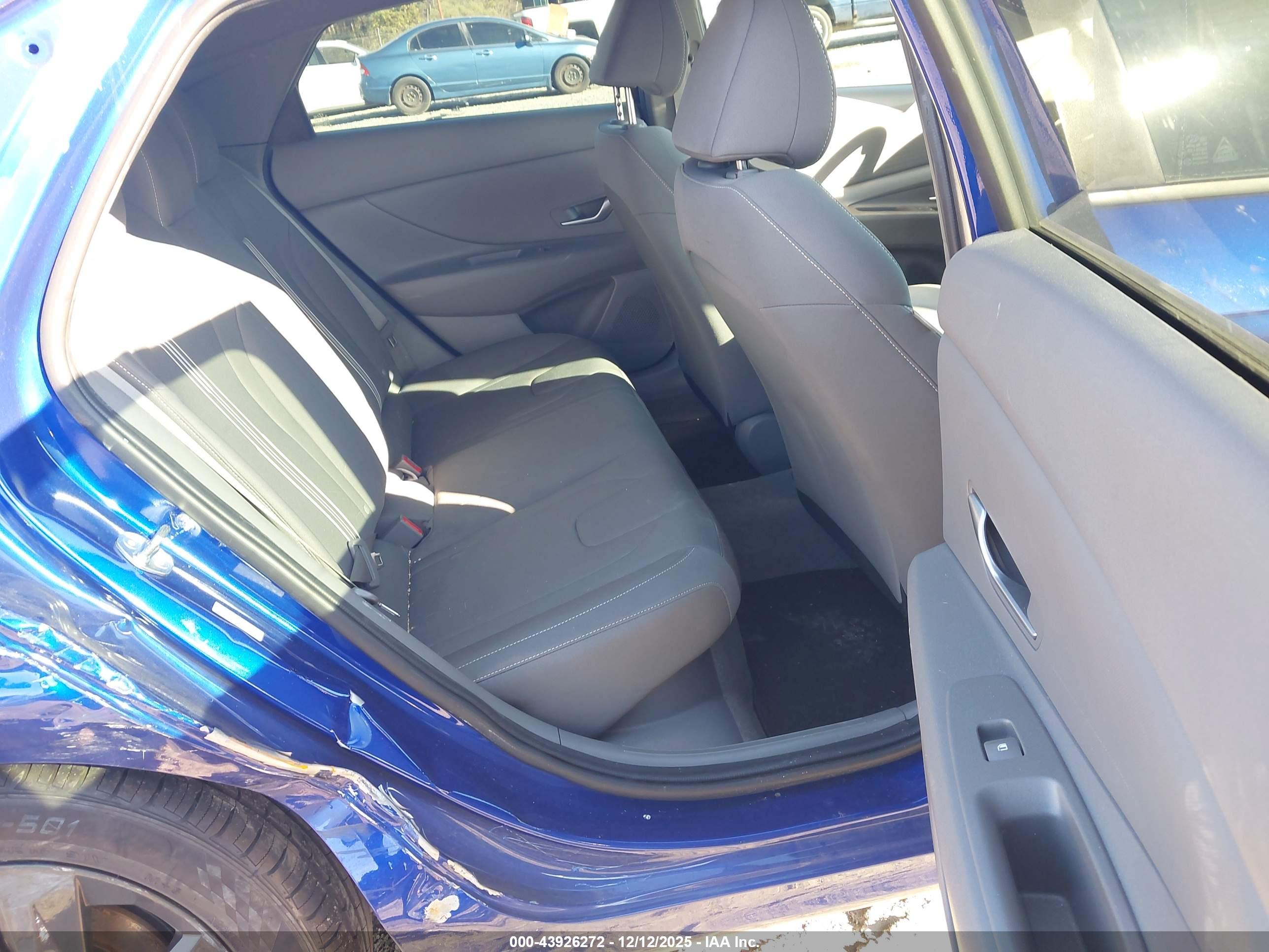 HYUNDAI ELANTRA image 8