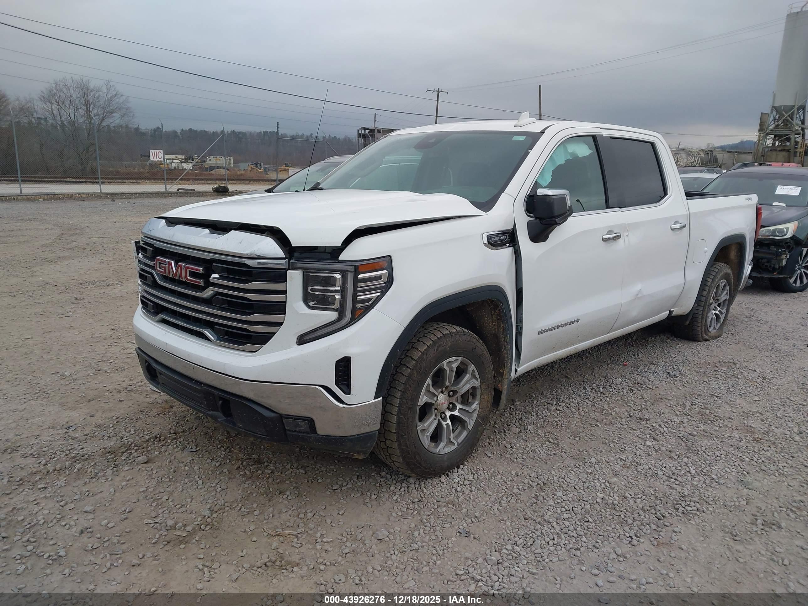 GMC SIERRA image 2