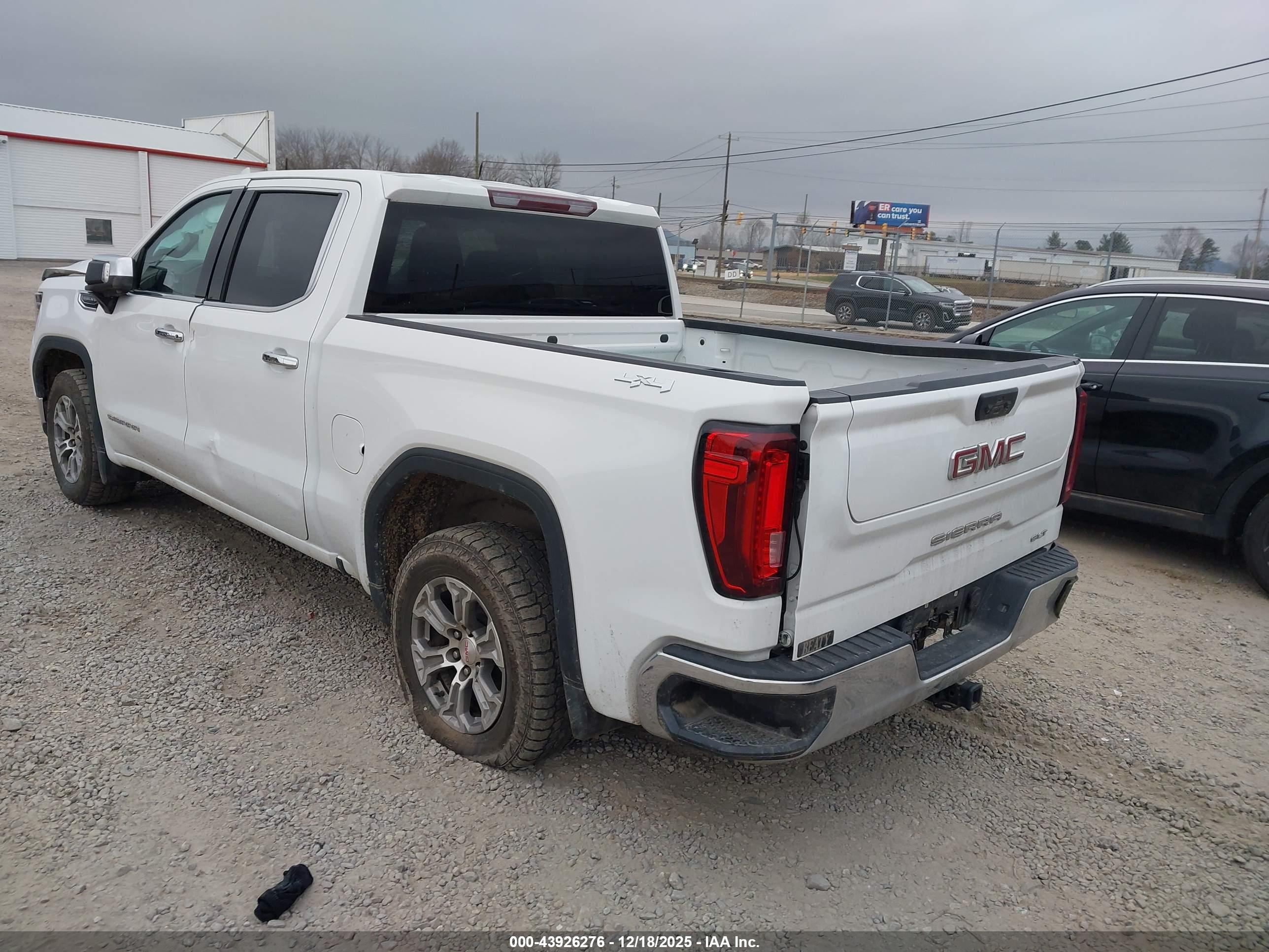 GMC SIERRA image 3