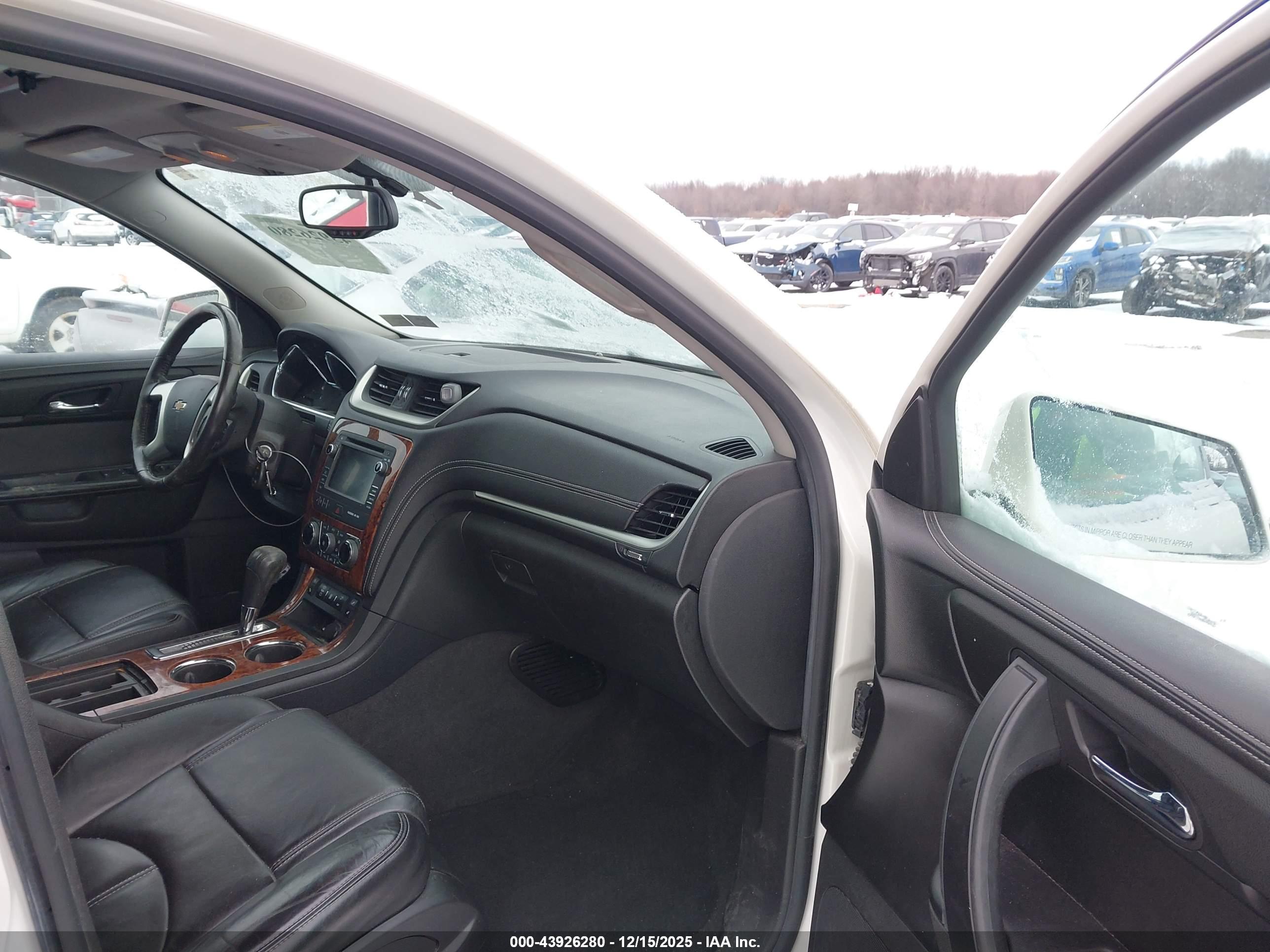 CHEVROLET TRAVERSE image 5