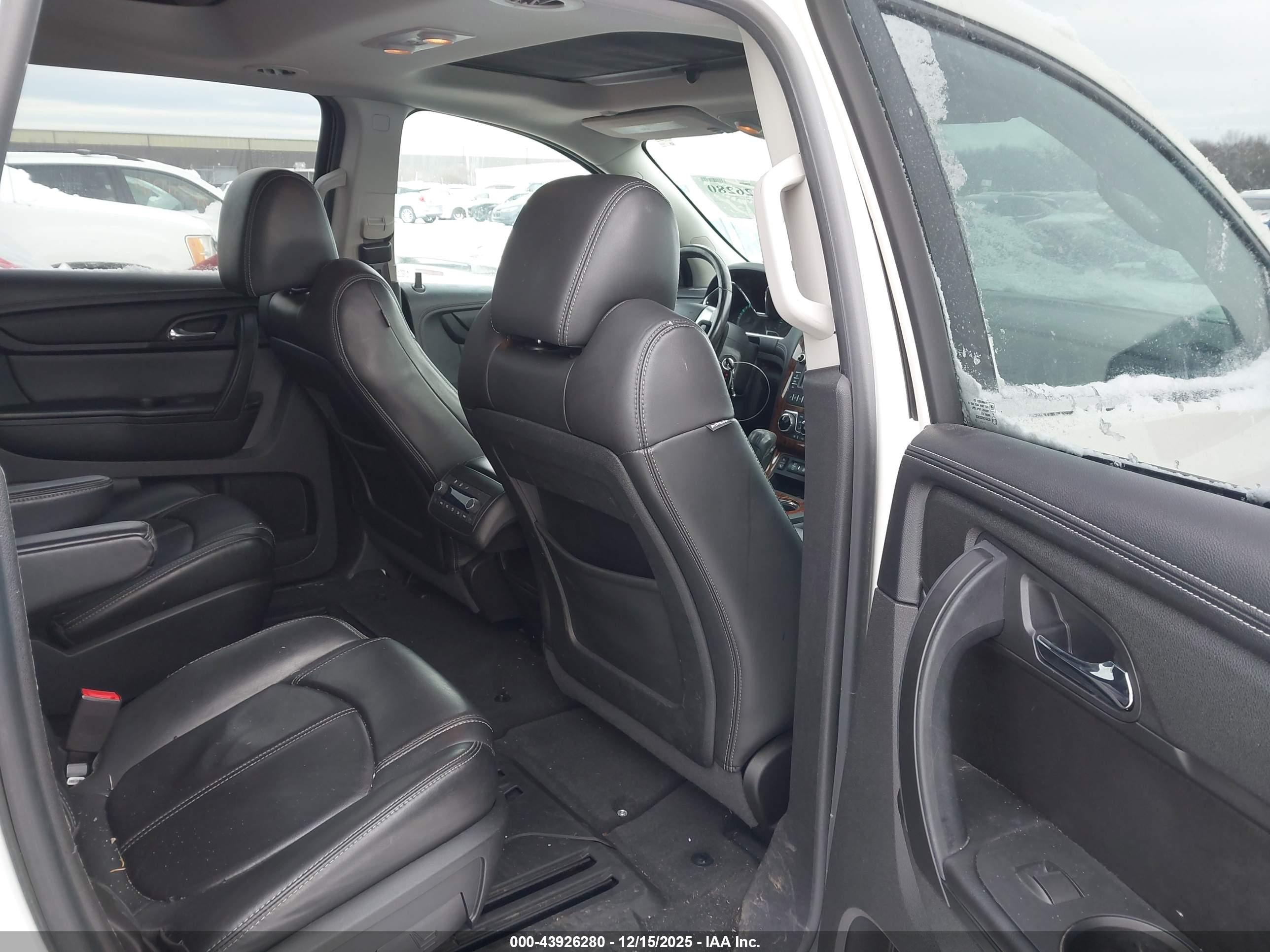 CHEVROLET TRAVERSE image 8