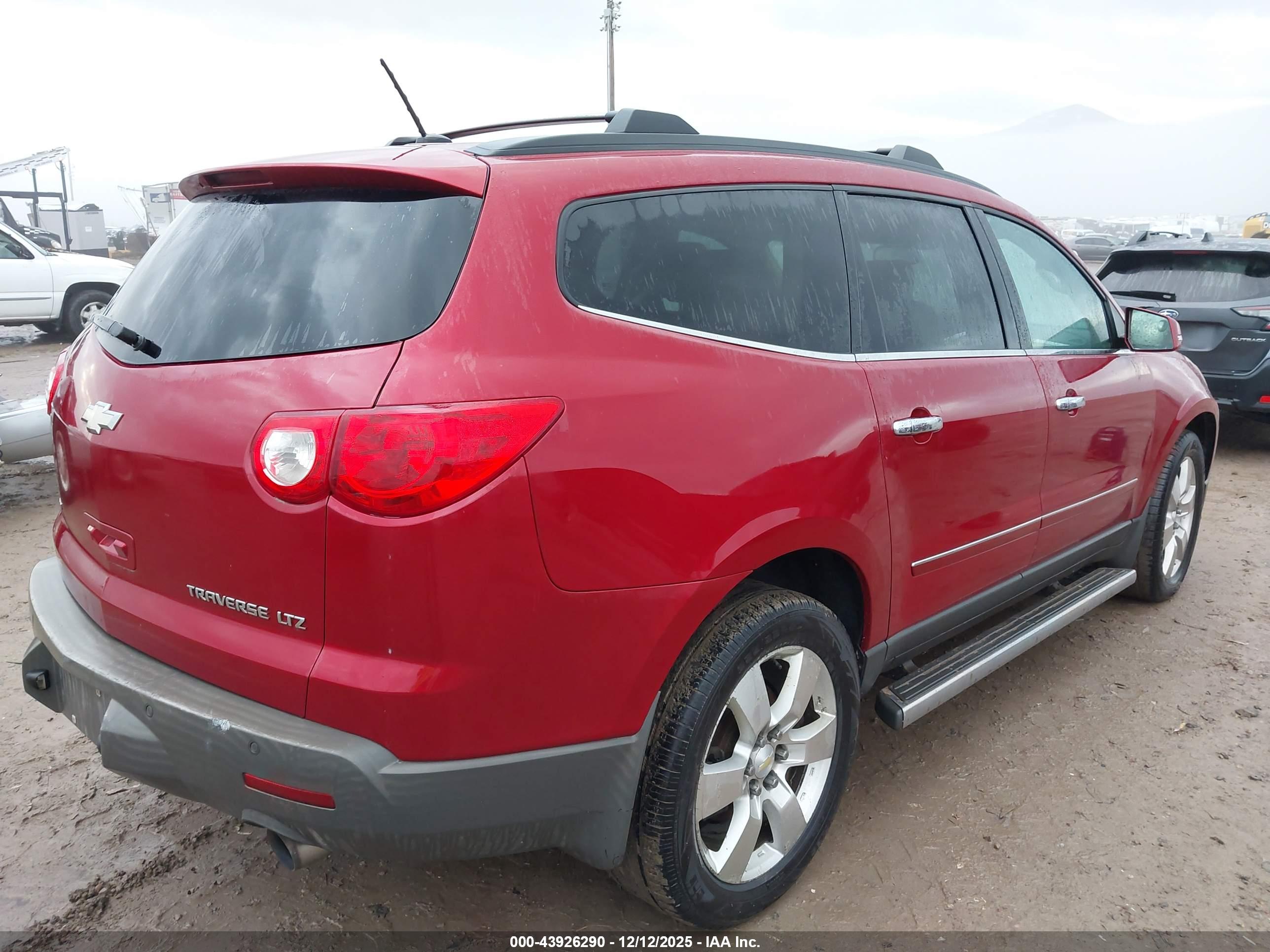 CHEVROLET TRAVERSE image 4