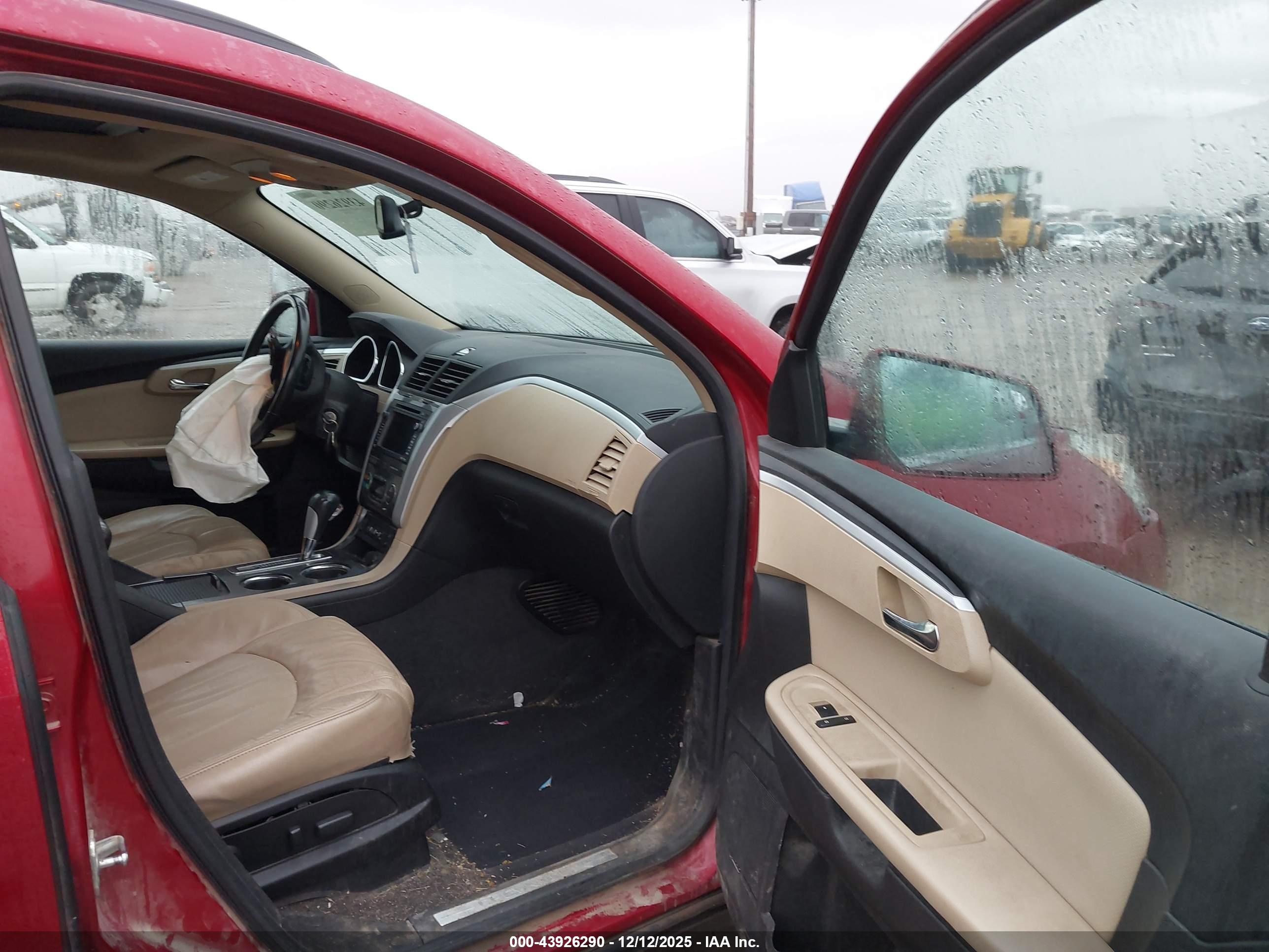 CHEVROLET TRAVERSE image 5