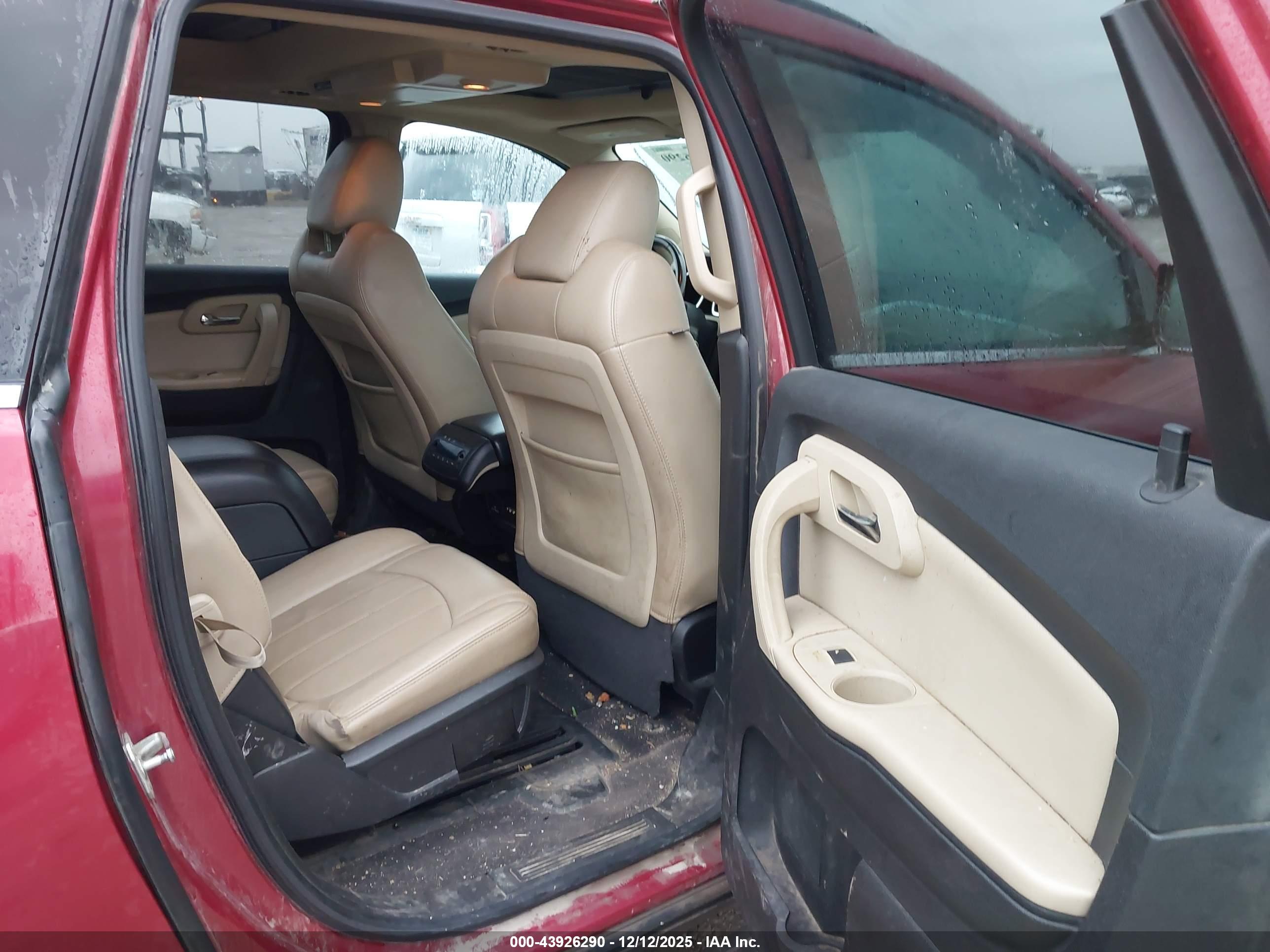 CHEVROLET TRAVERSE image 8