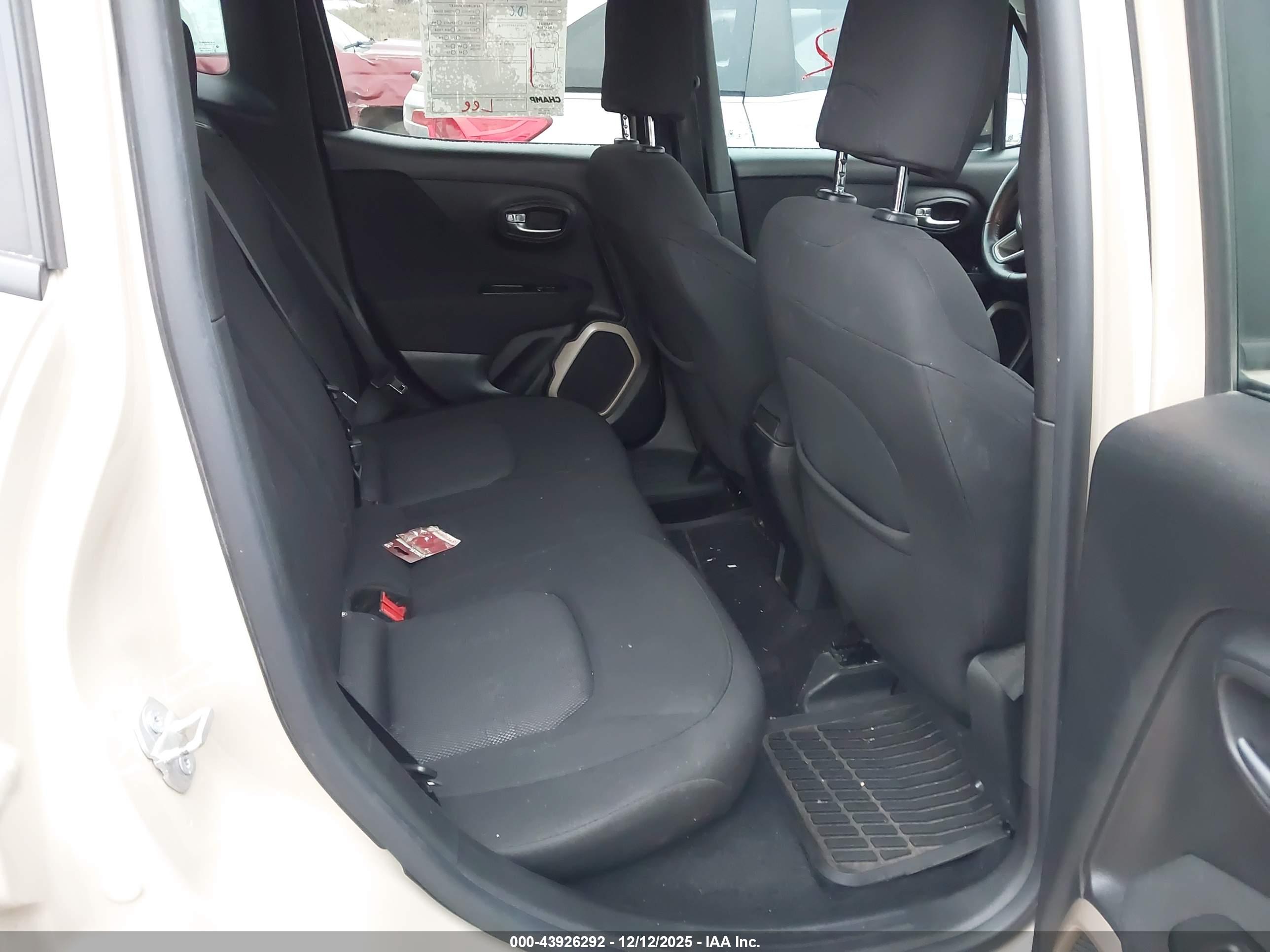 JEEP RENEGADE image 8