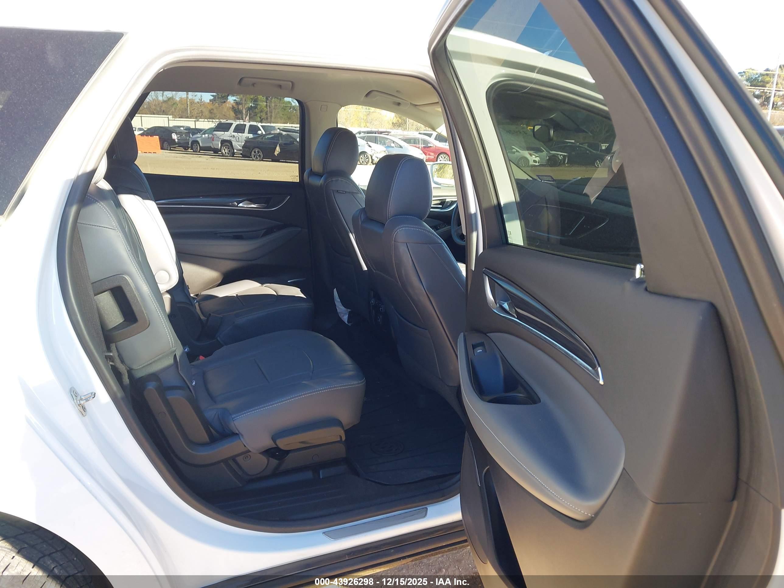BUICK ENCLAVE image 8