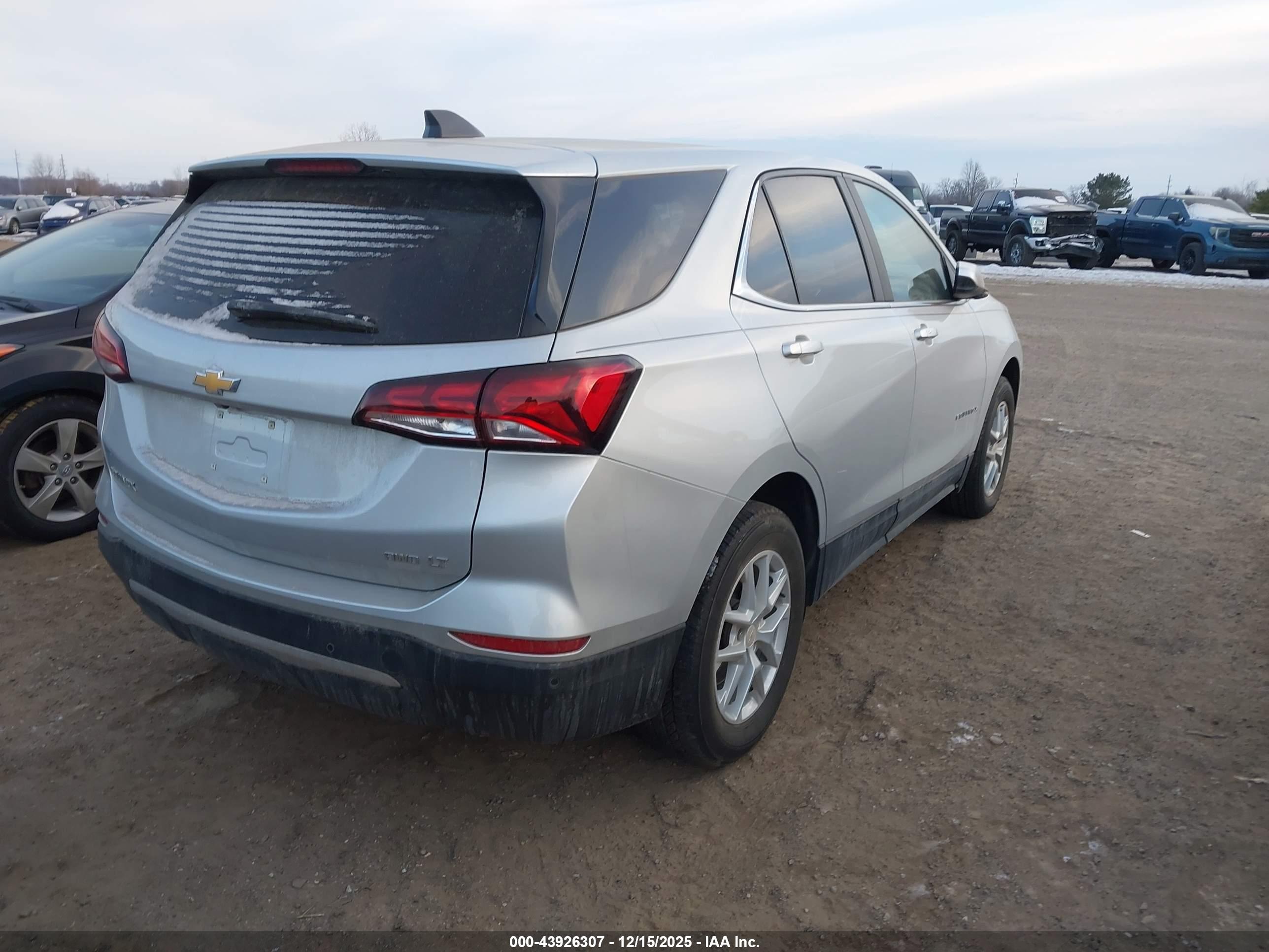 CHEVROLET EQUINOX image 4