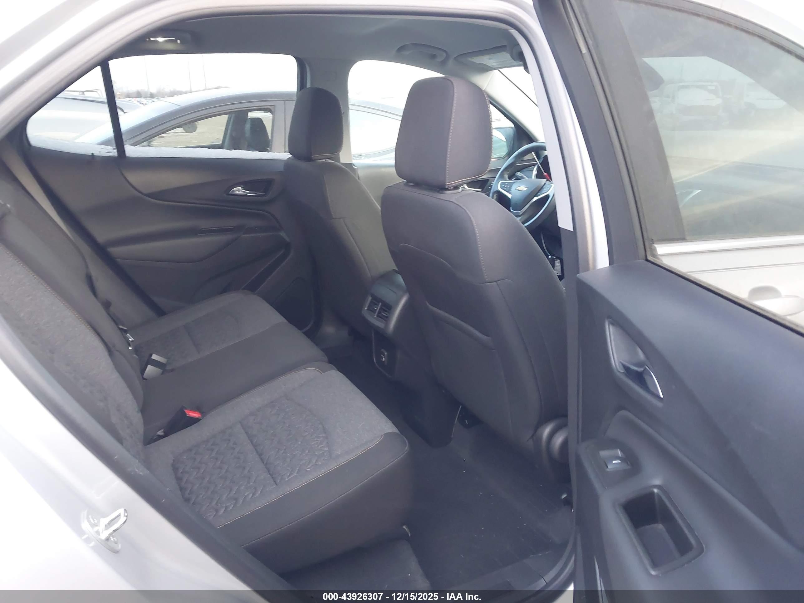 CHEVROLET EQUINOX image 8