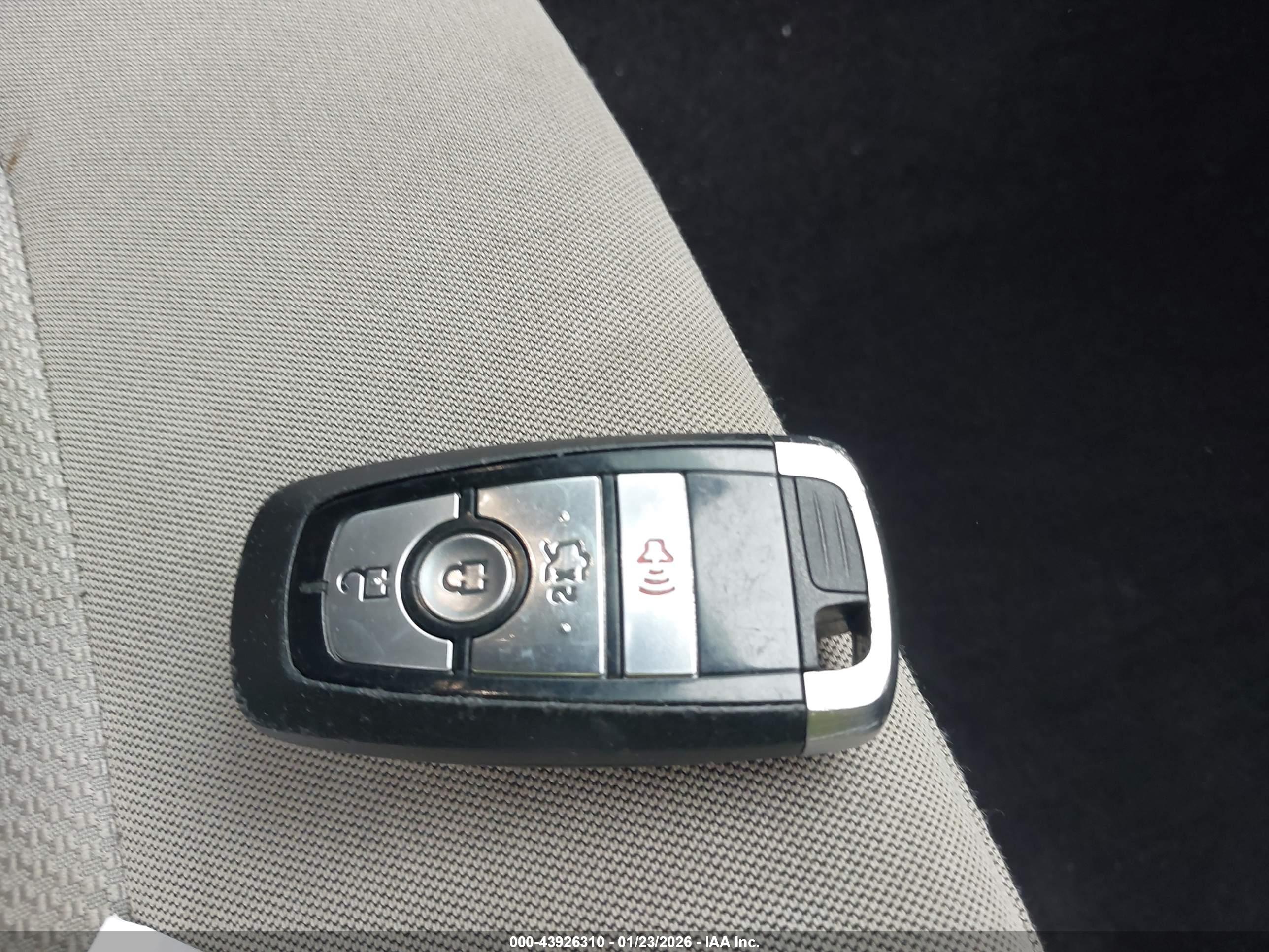 FORD FUSION image 11