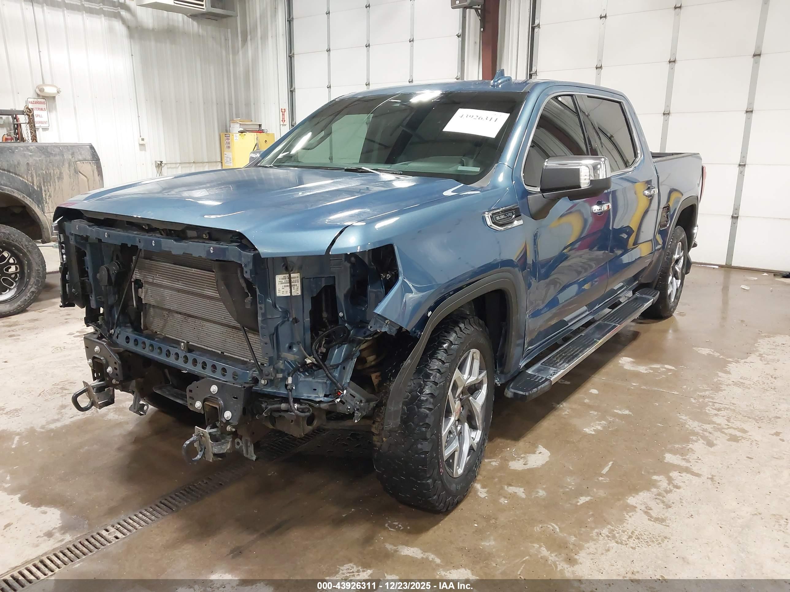 GMC SIERRA image 2