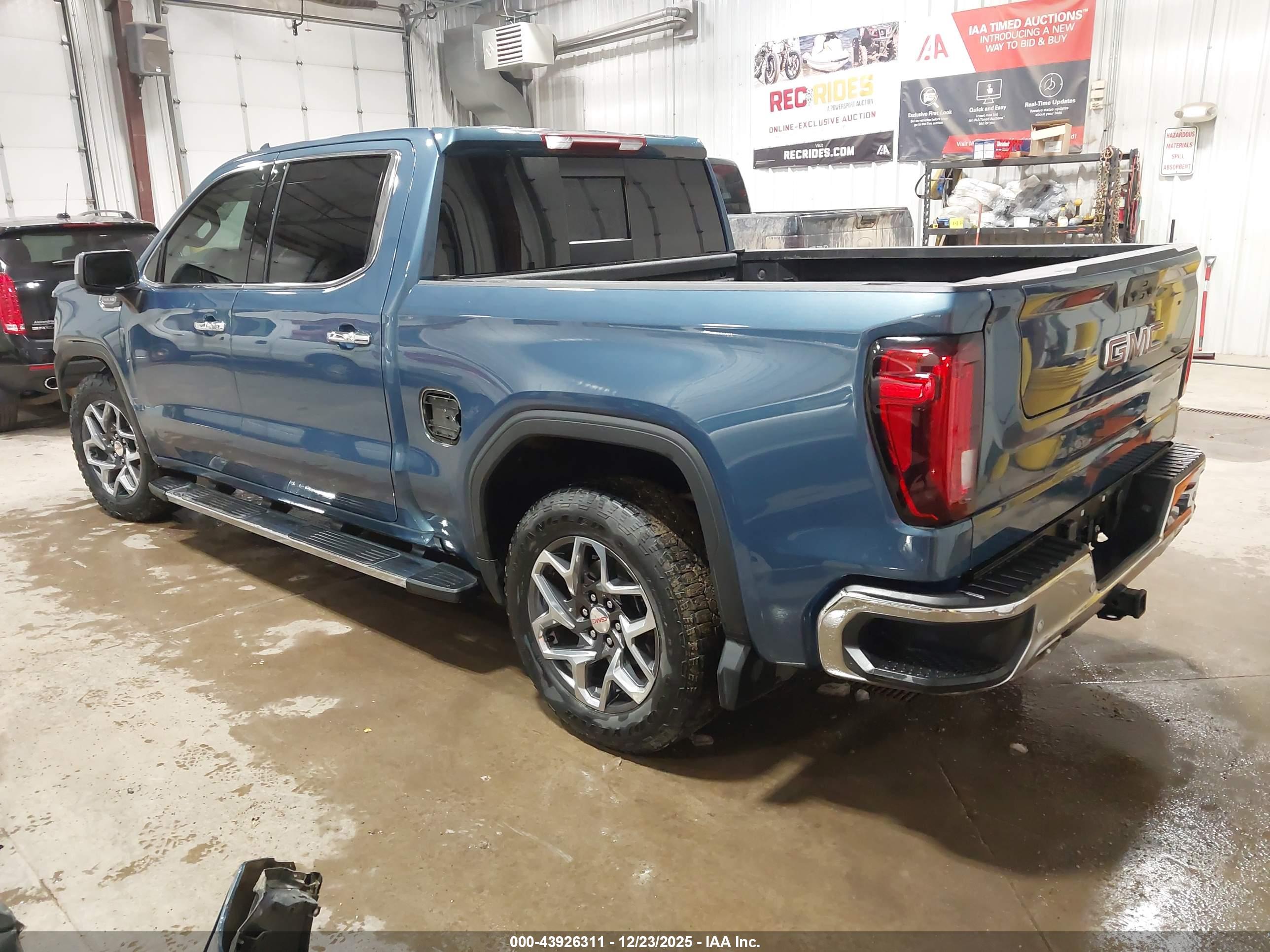 GMC SIERRA image 3