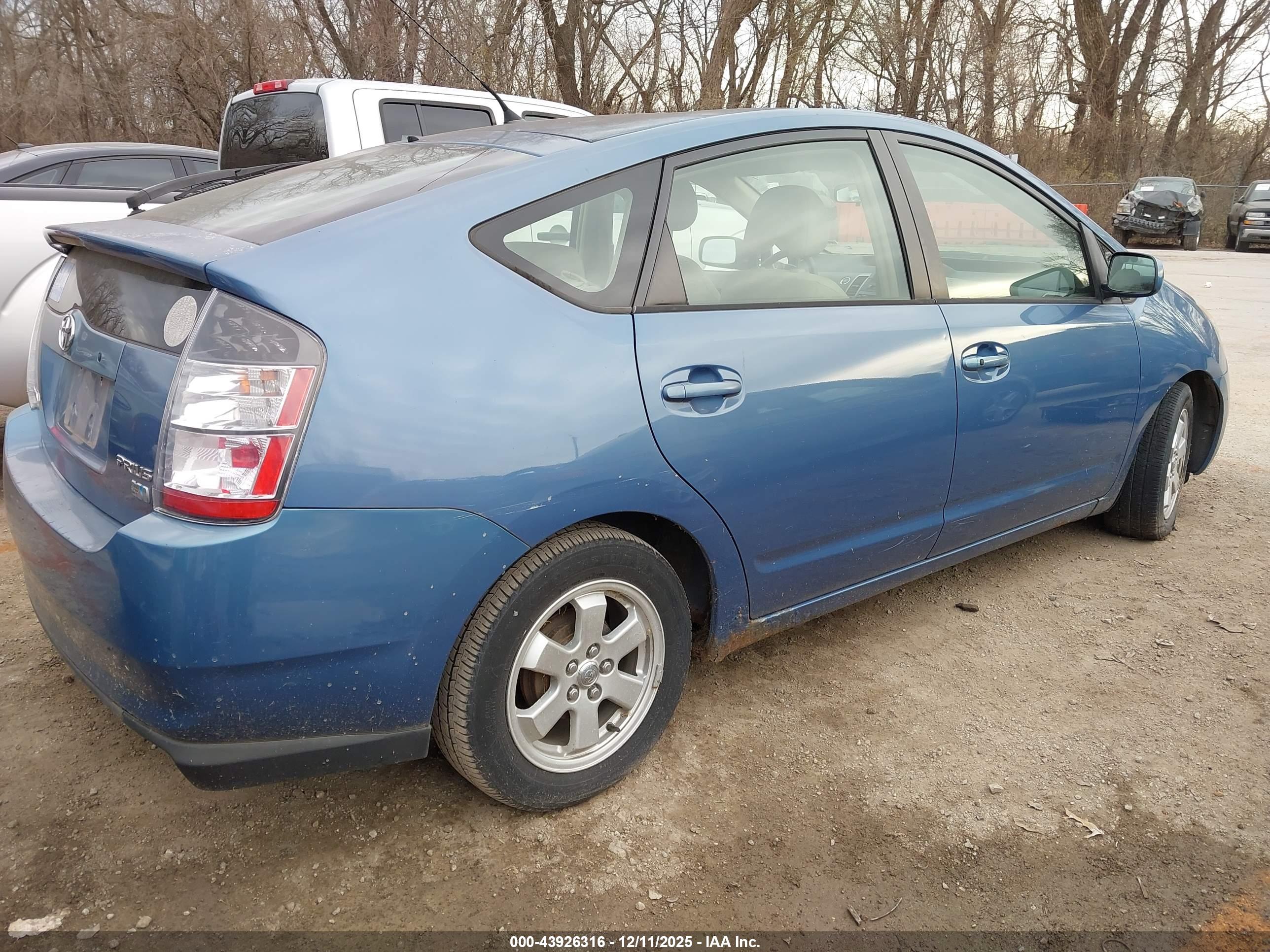 TOYOTA PRIUS image 4
