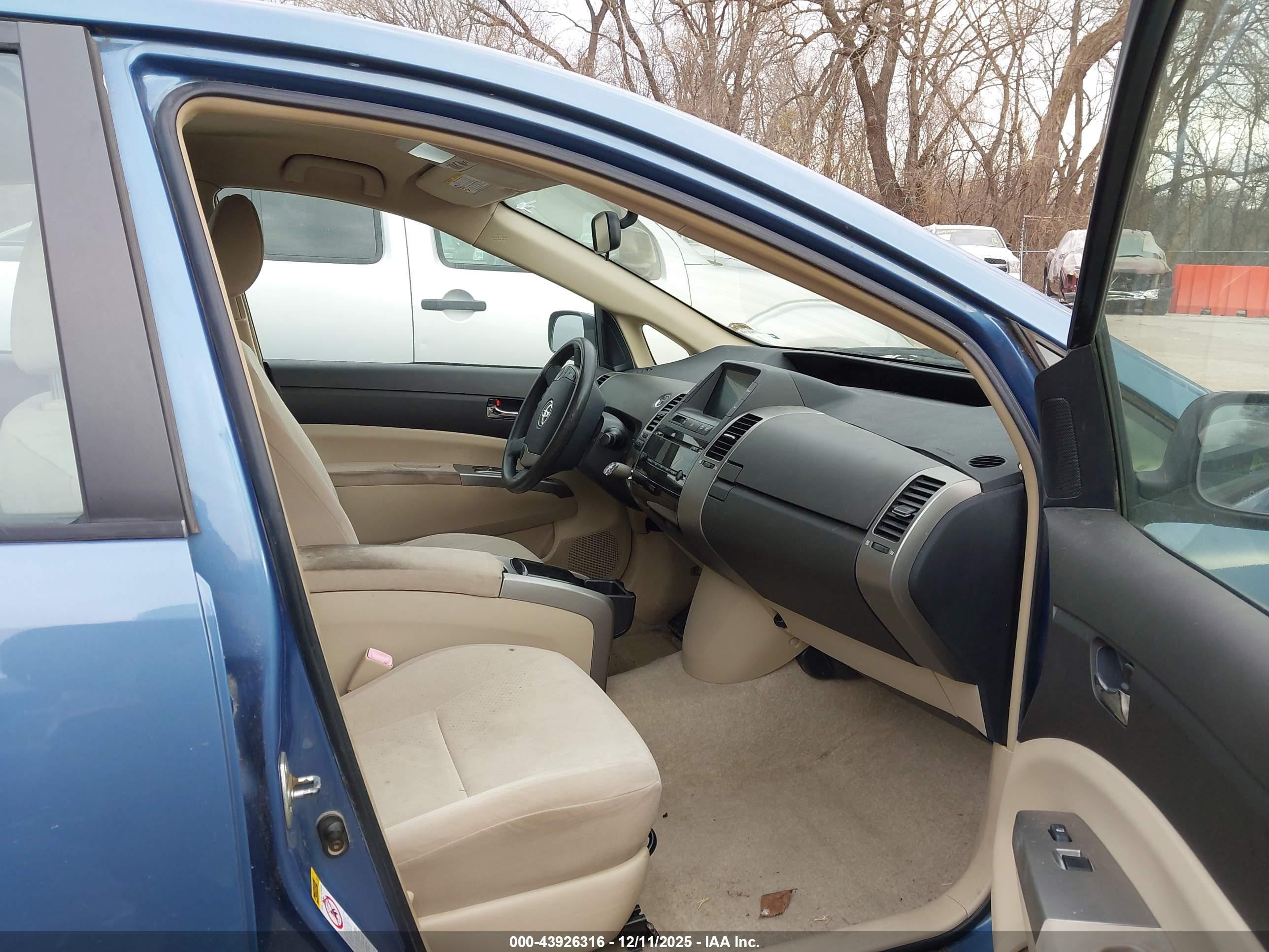 TOYOTA PRIUS image 5