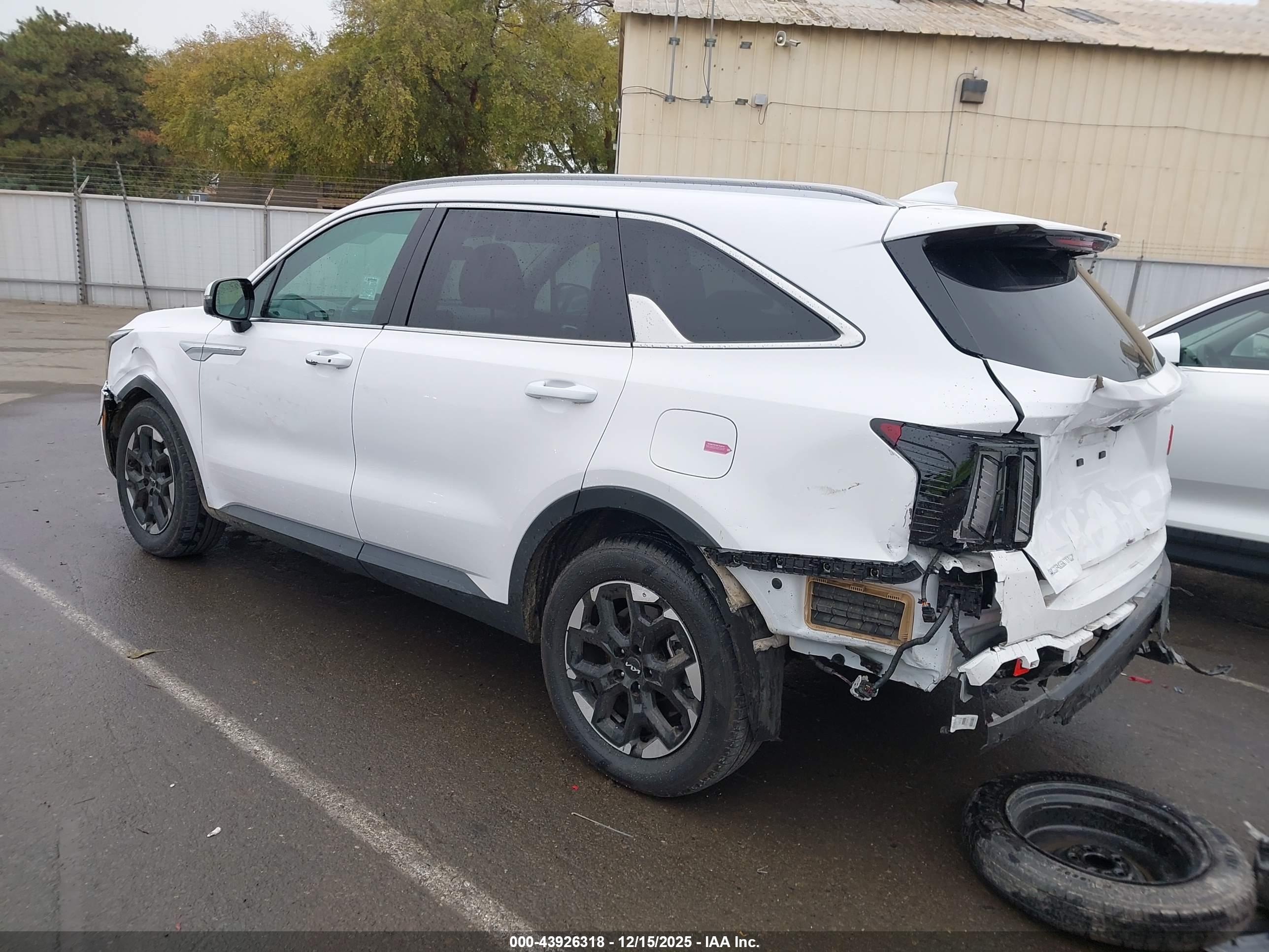 KIA SORENTO image 3
