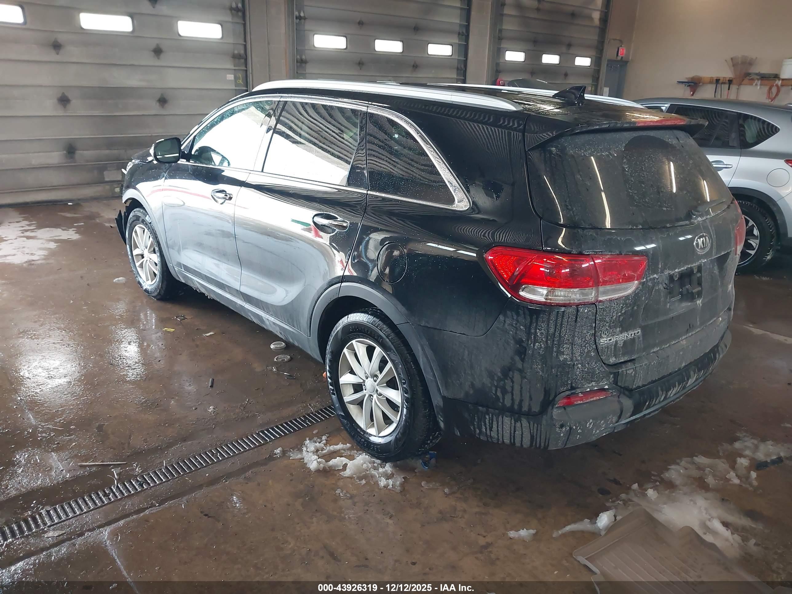 KIA SORENTO image 3