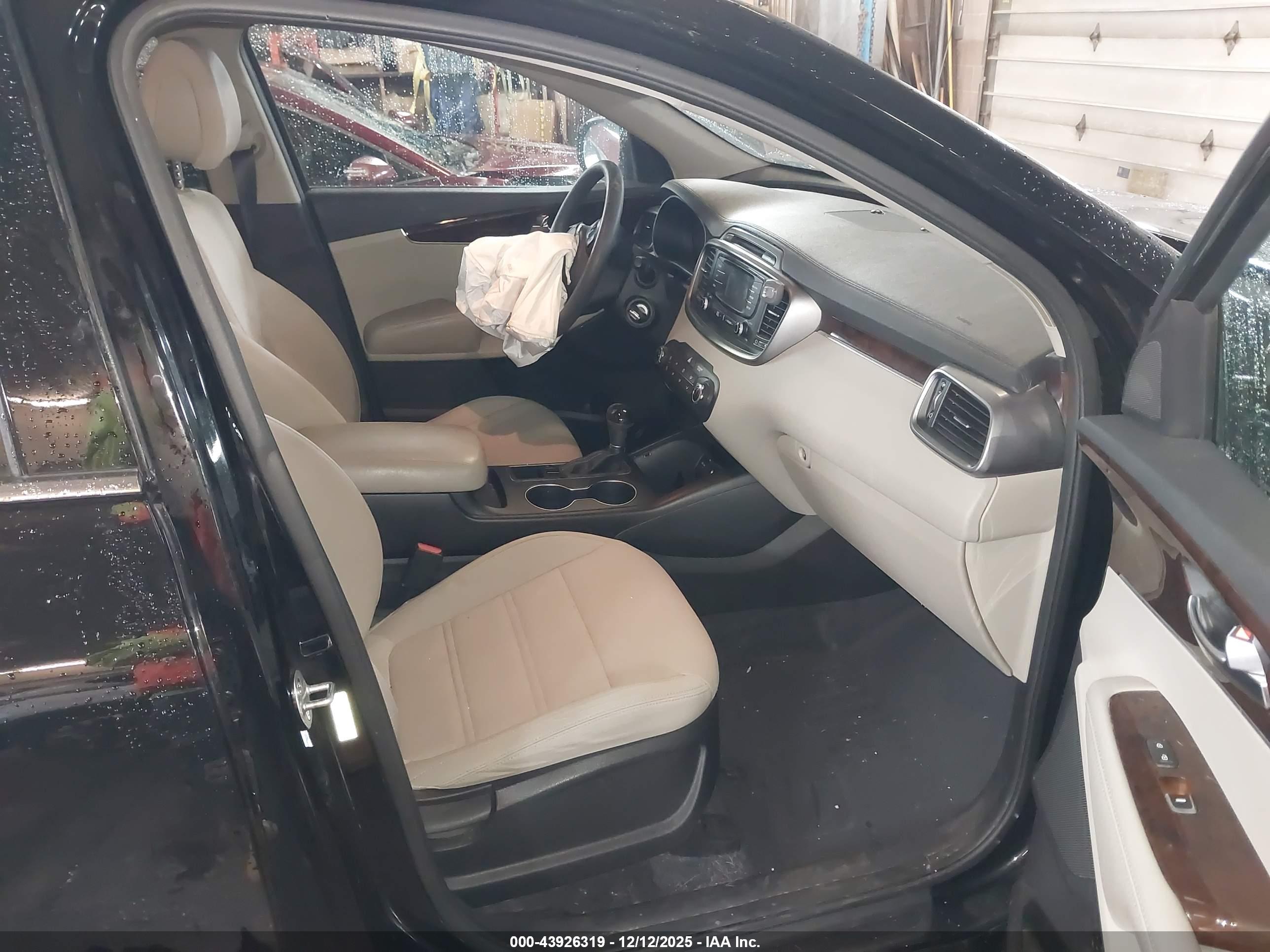 KIA SORENTO image 5