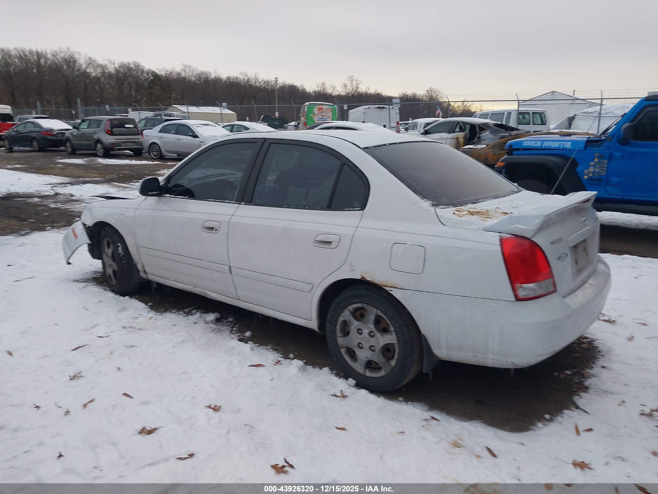 HYUNDAI ELANTRA image 3