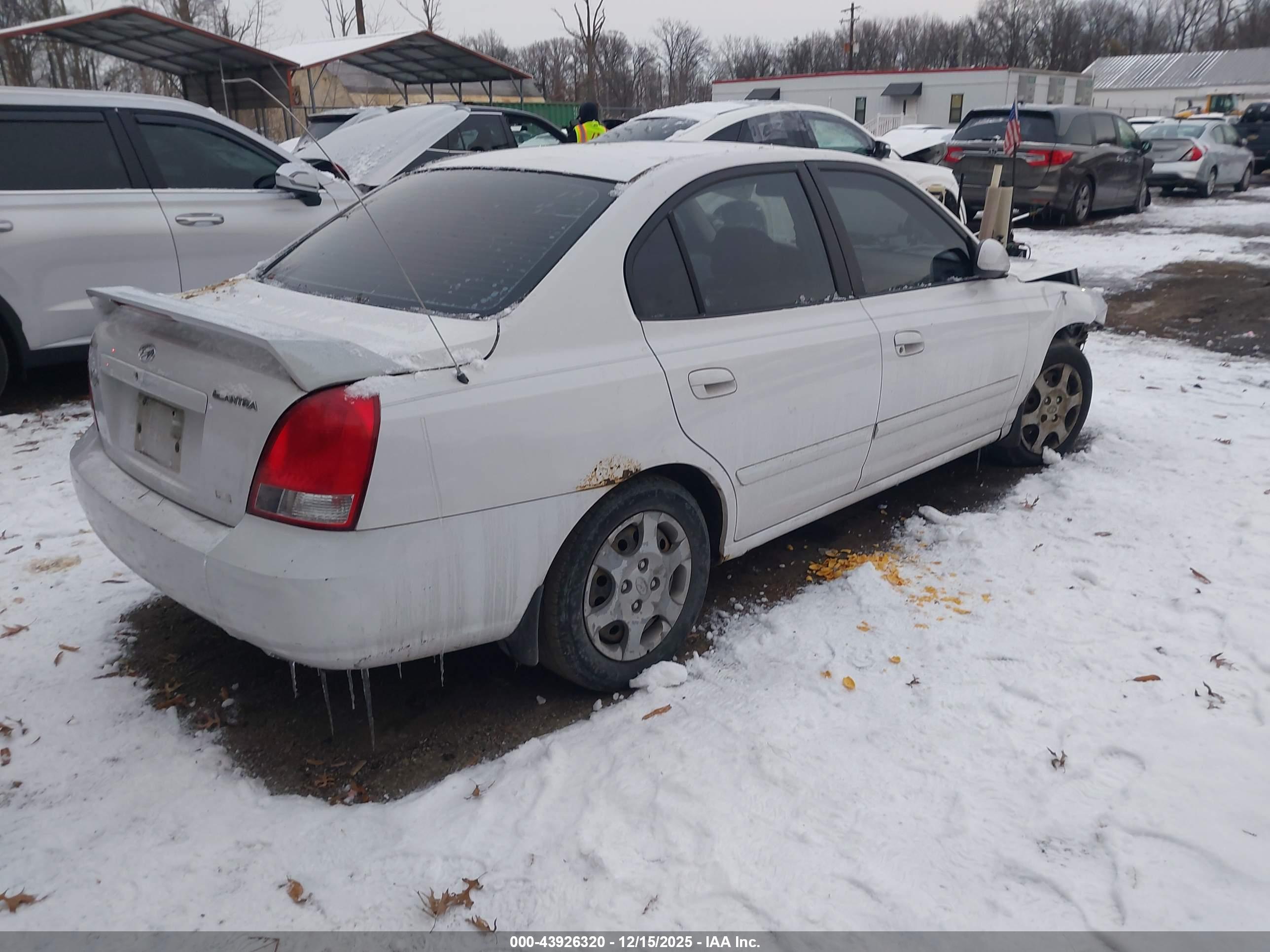 HYUNDAI ELANTRA image 4