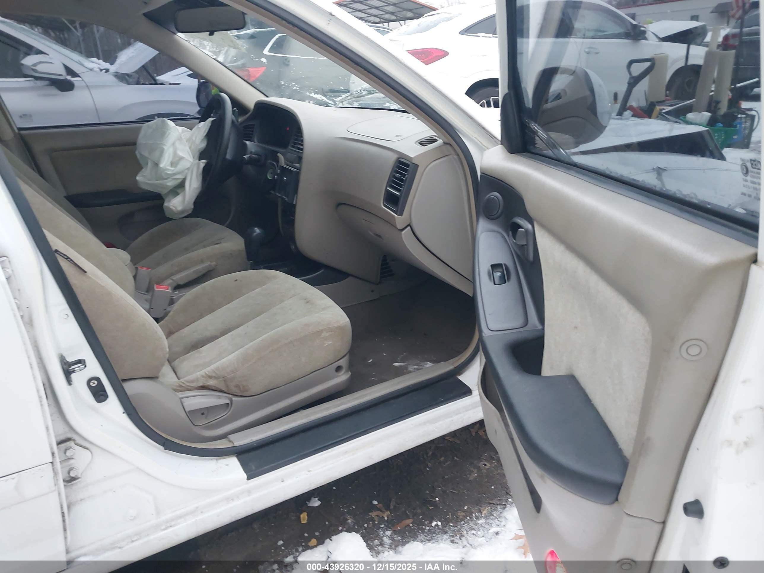 HYUNDAI ELANTRA image 5
