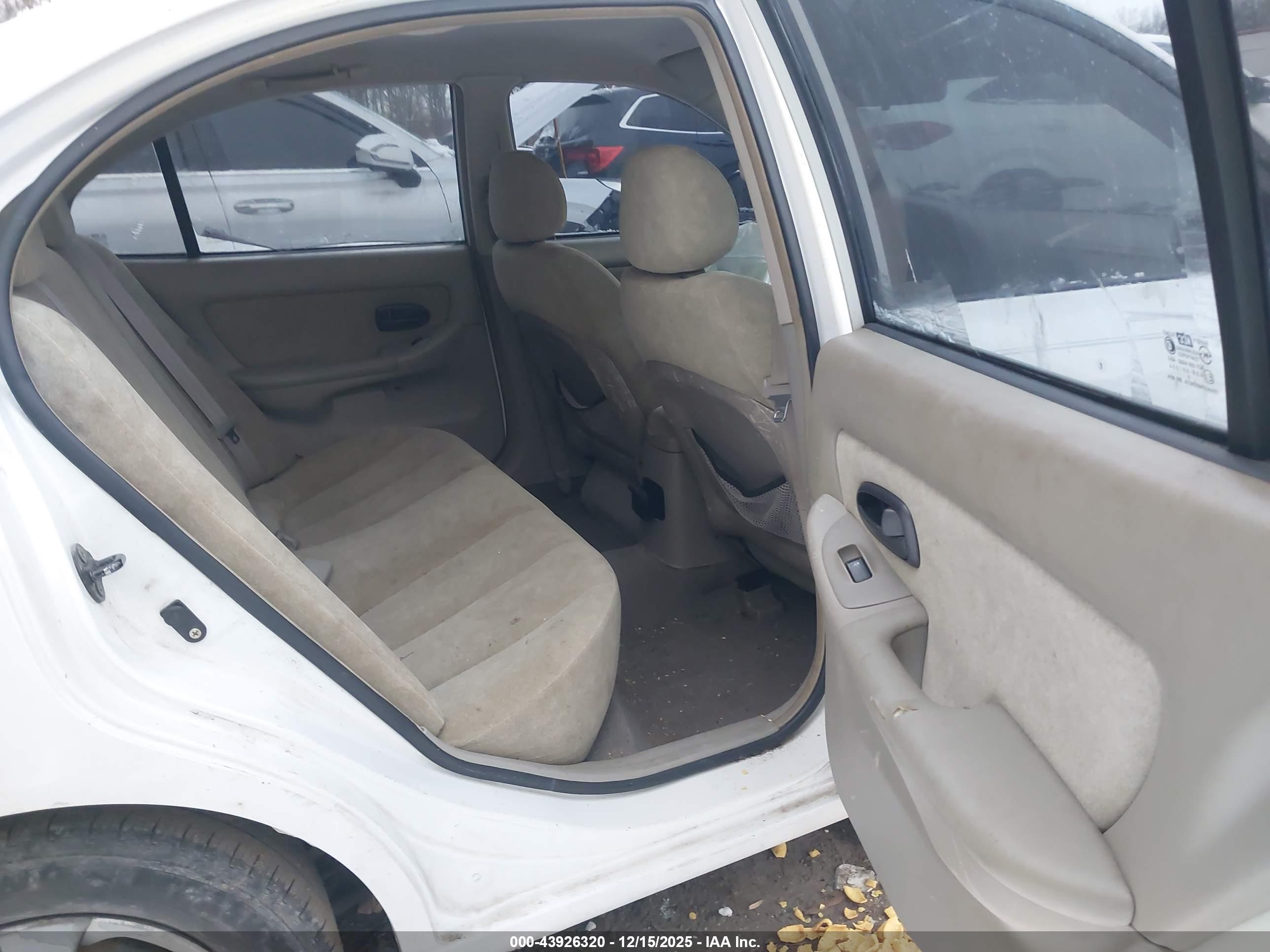 HYUNDAI ELANTRA image 8
