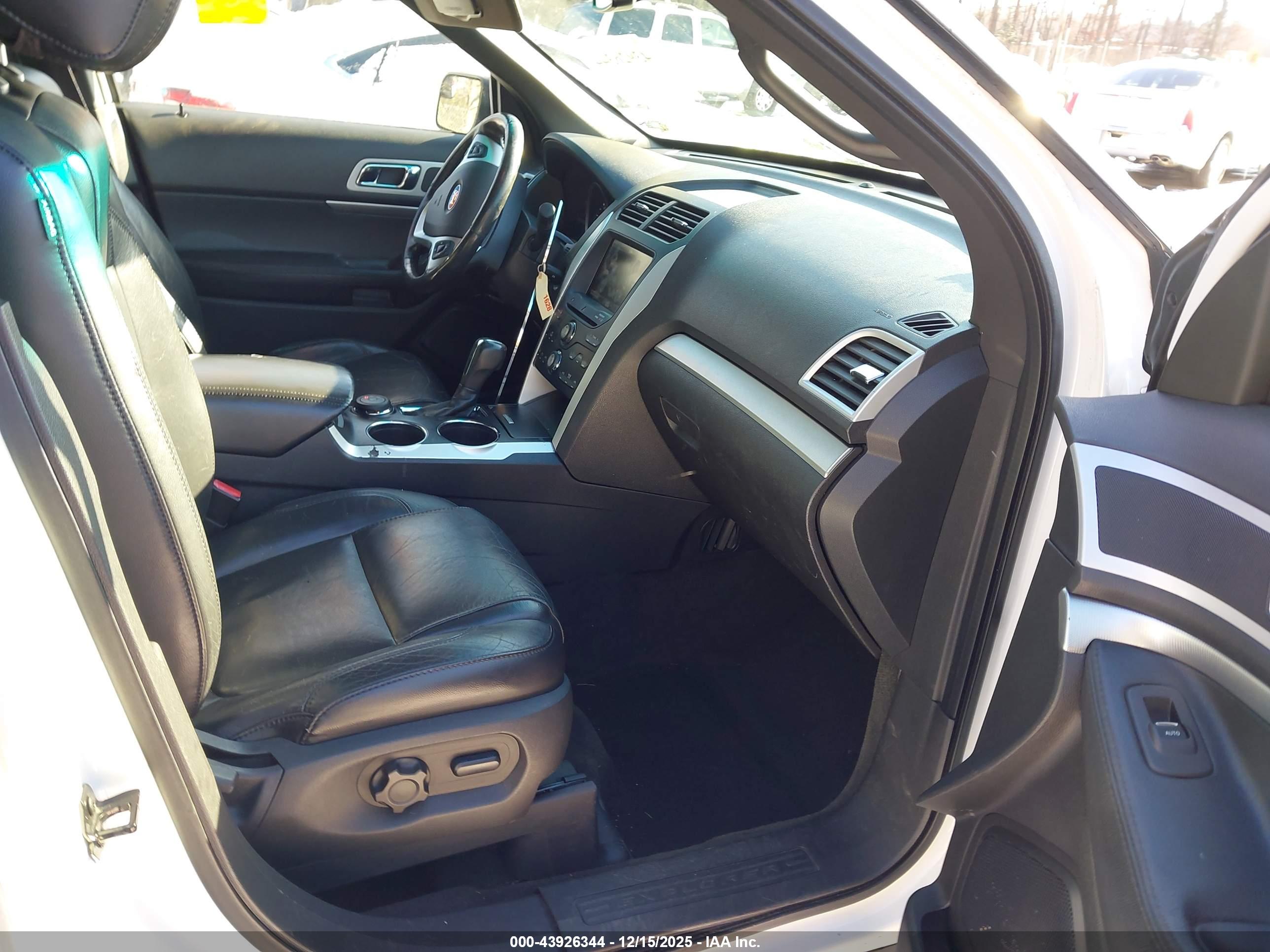 FORD EXPLORER image 5