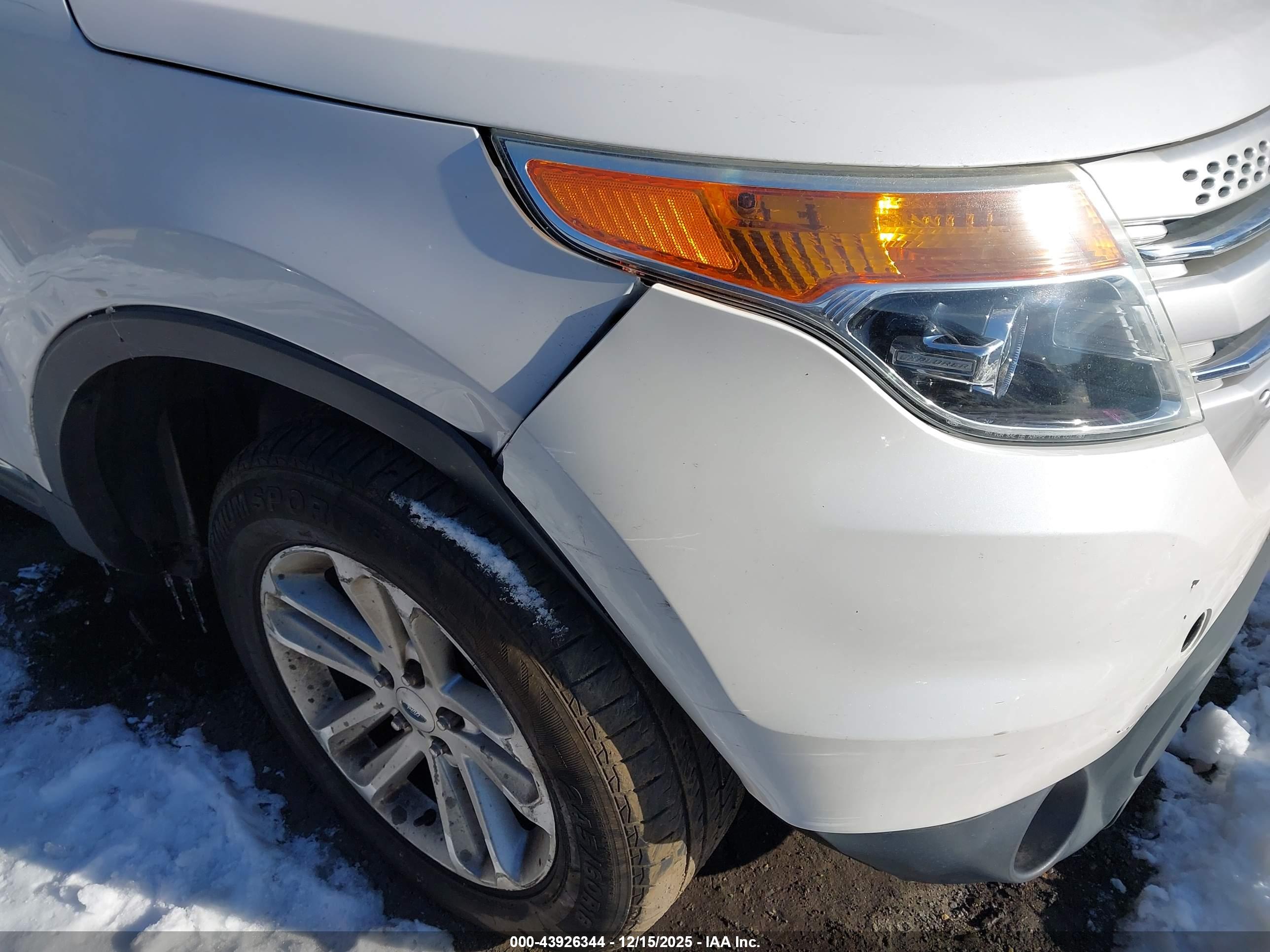 FORD EXPLORER image 6