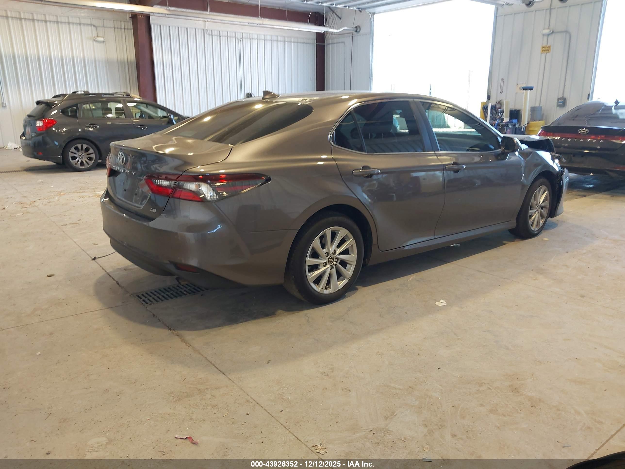 TOYOTA CAMRY image 4