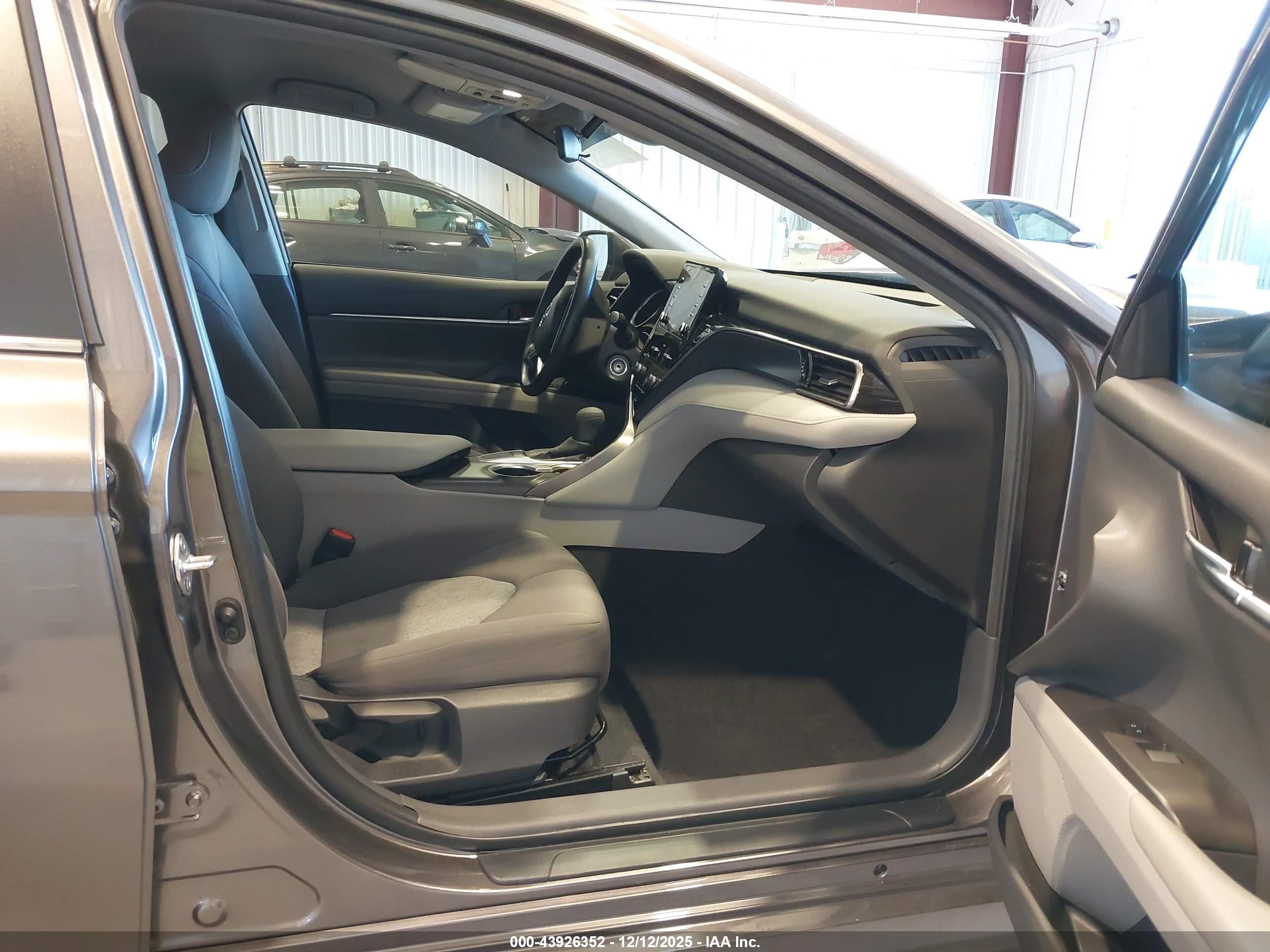 TOYOTA CAMRY image 5
