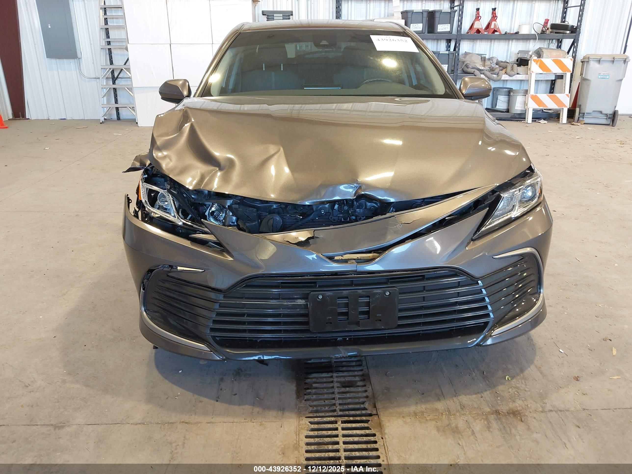 TOYOTA CAMRY image 6