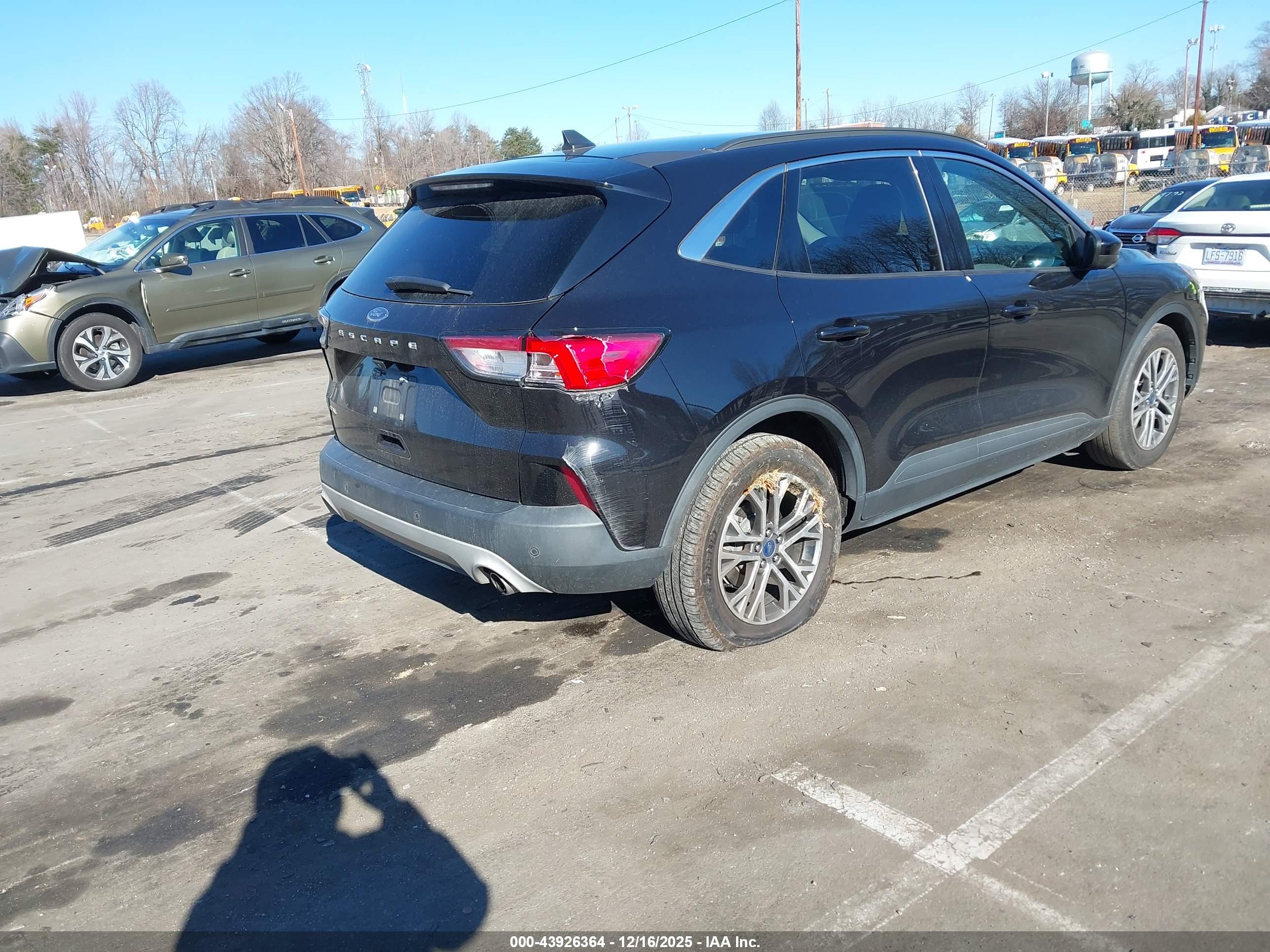 FORD ESCAPE image 4