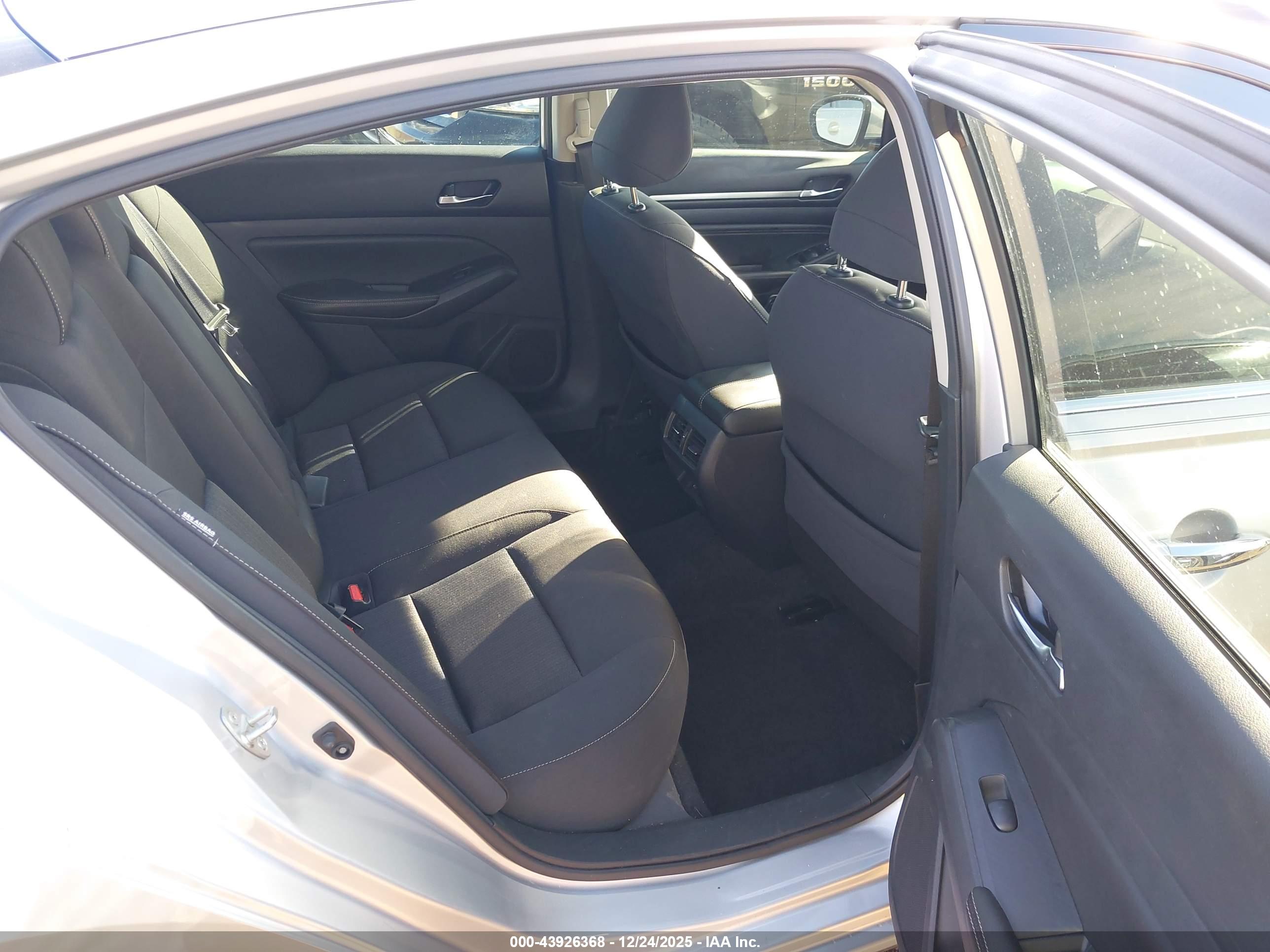 NISSAN ALTIMA image 8