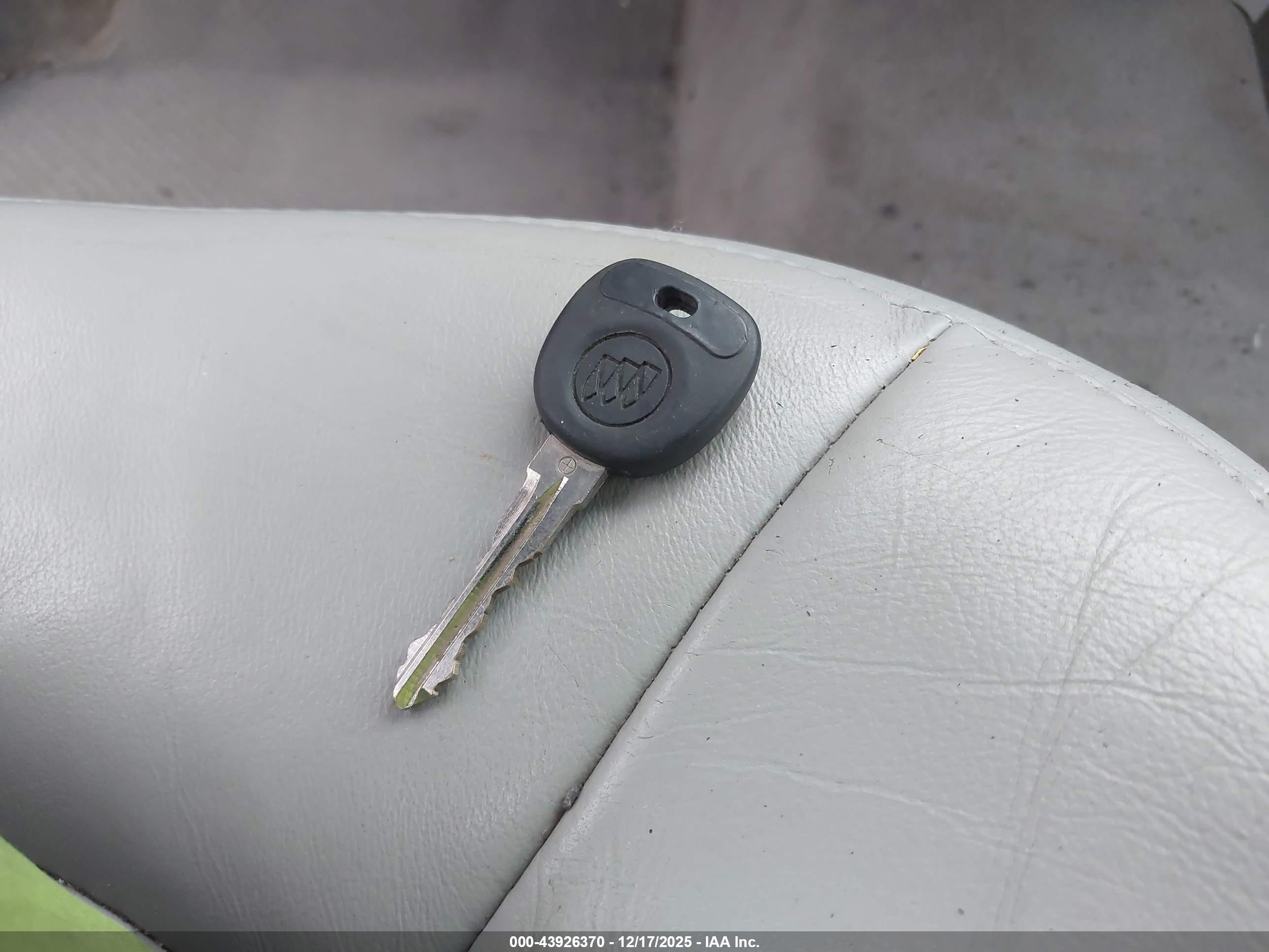 BUICK LUCERNE image 11