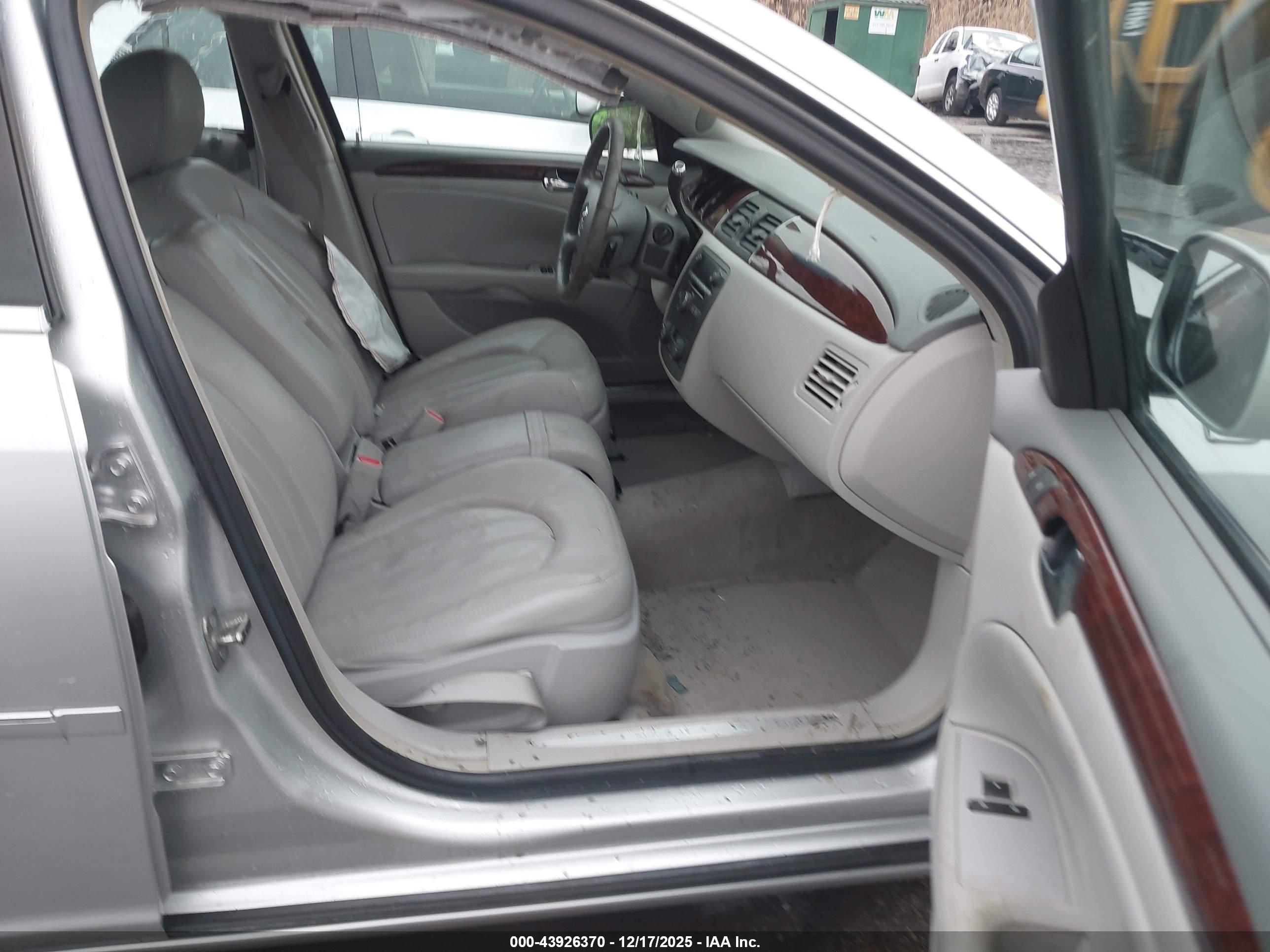 BUICK LUCERNE image 5