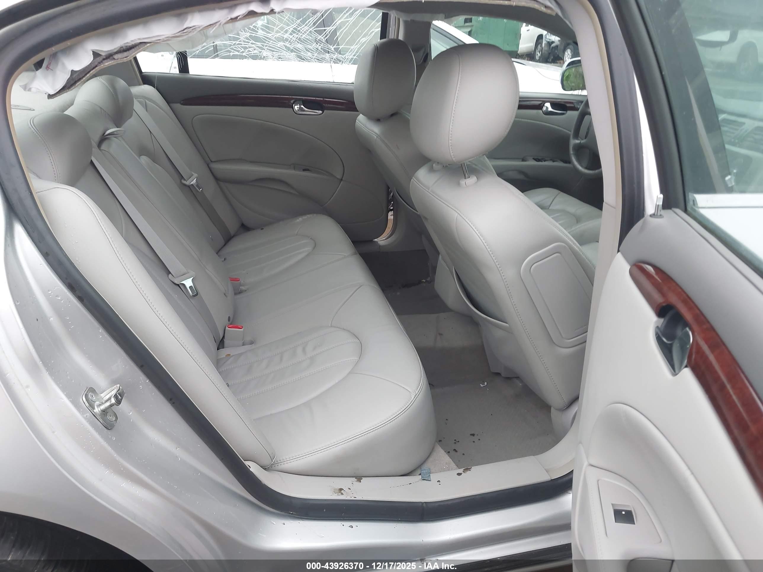 BUICK LUCERNE image 8