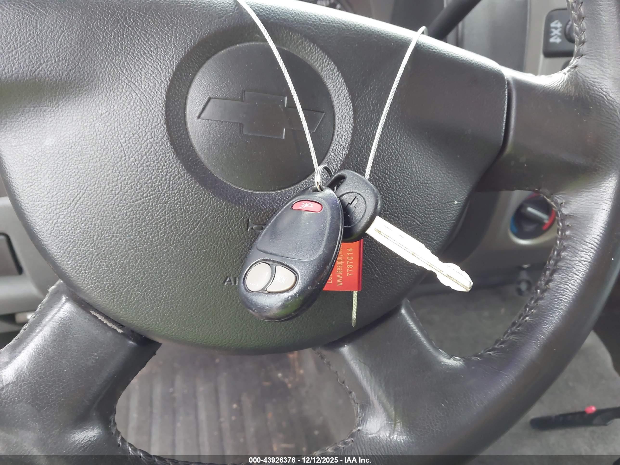 CHEVROLET COLORADO image 11