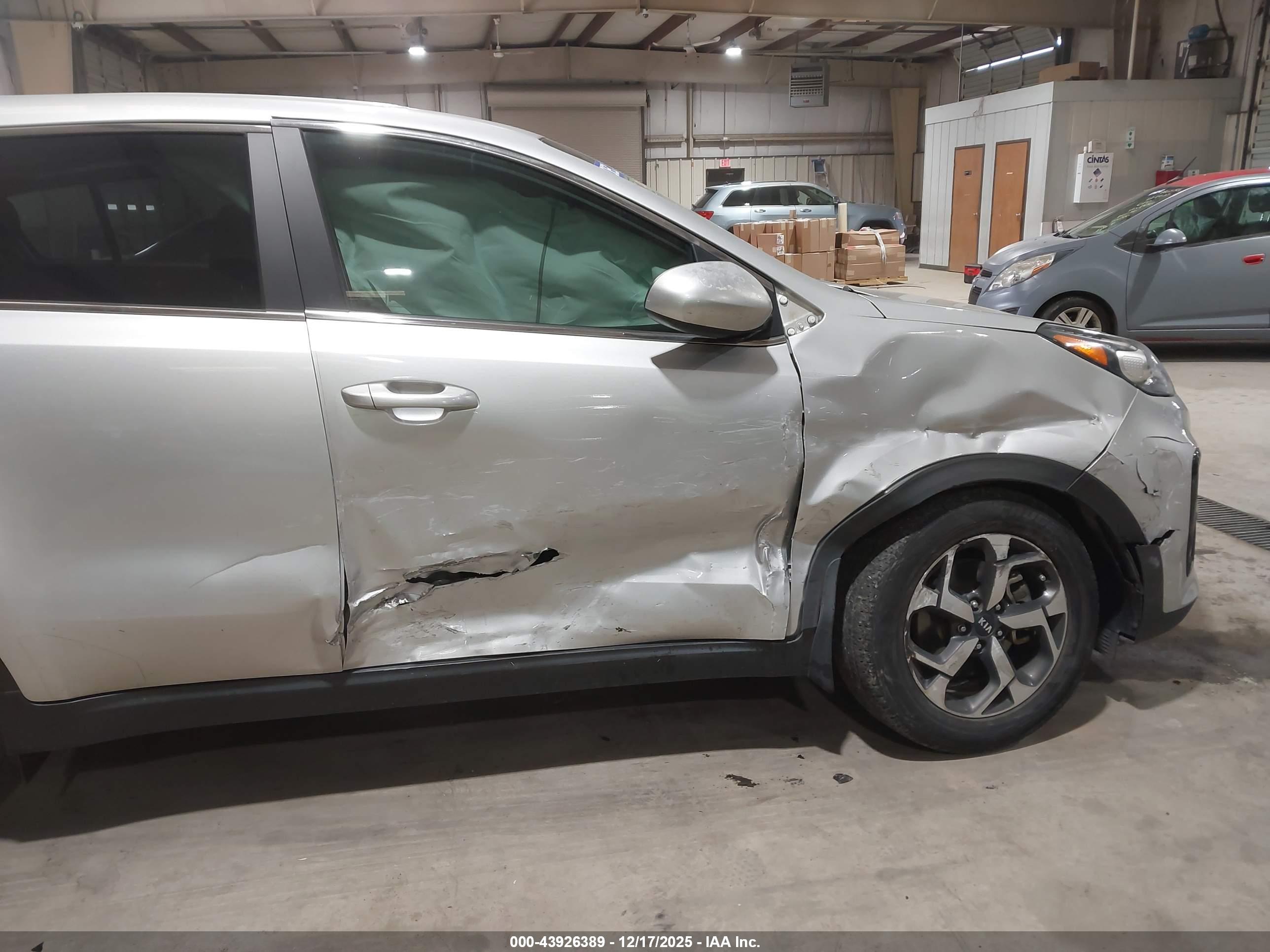KIA SPORTAGE image 6