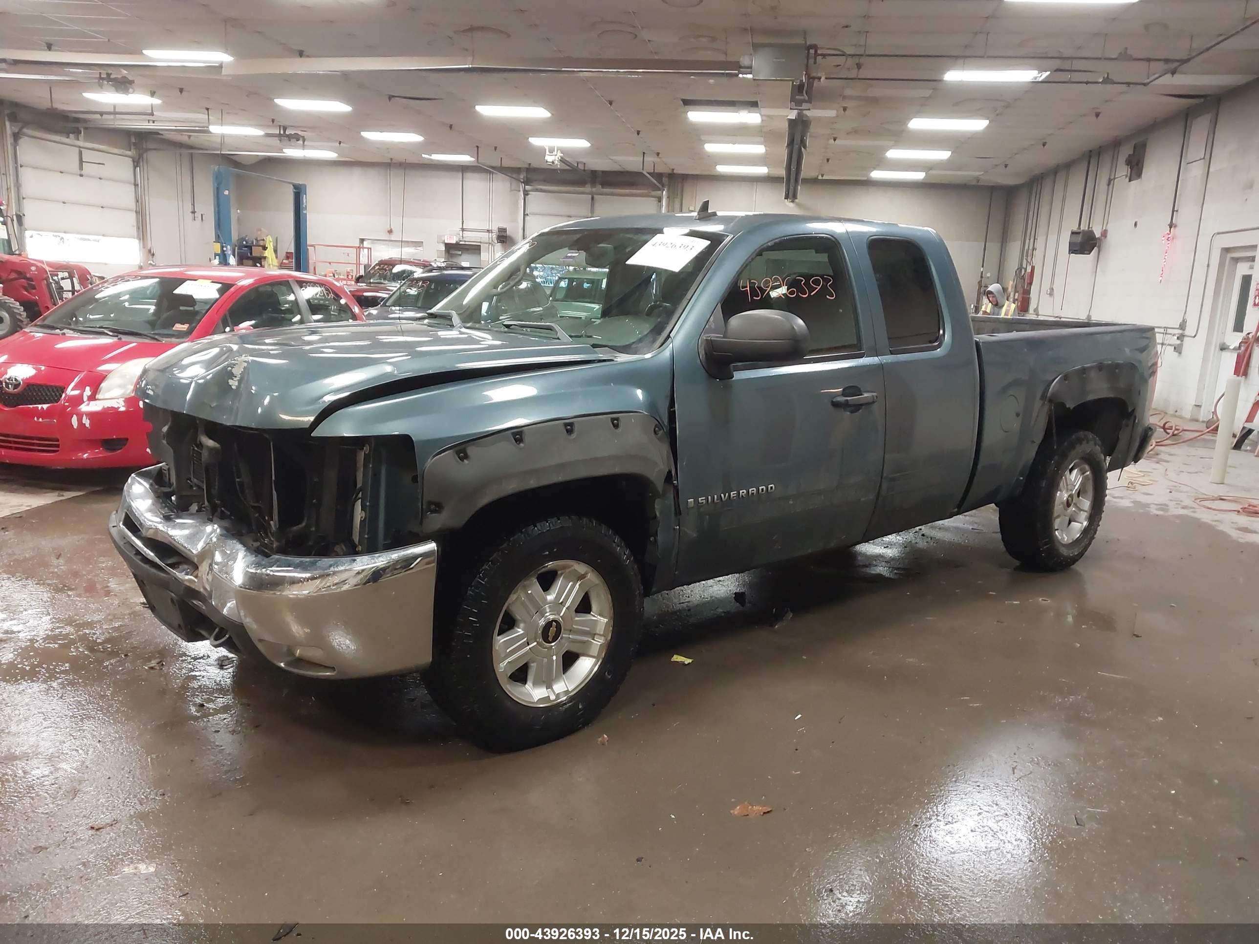 CHEVROLET SILVERADO image 2