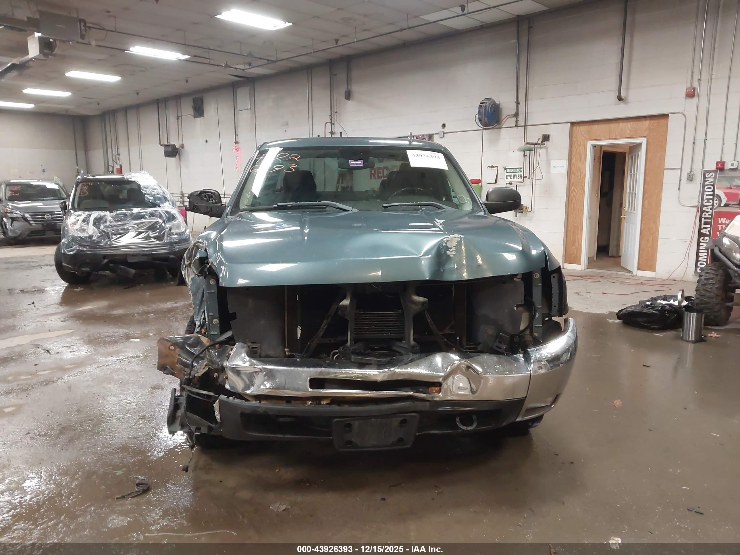 CHEVROLET SILVERADO image 6