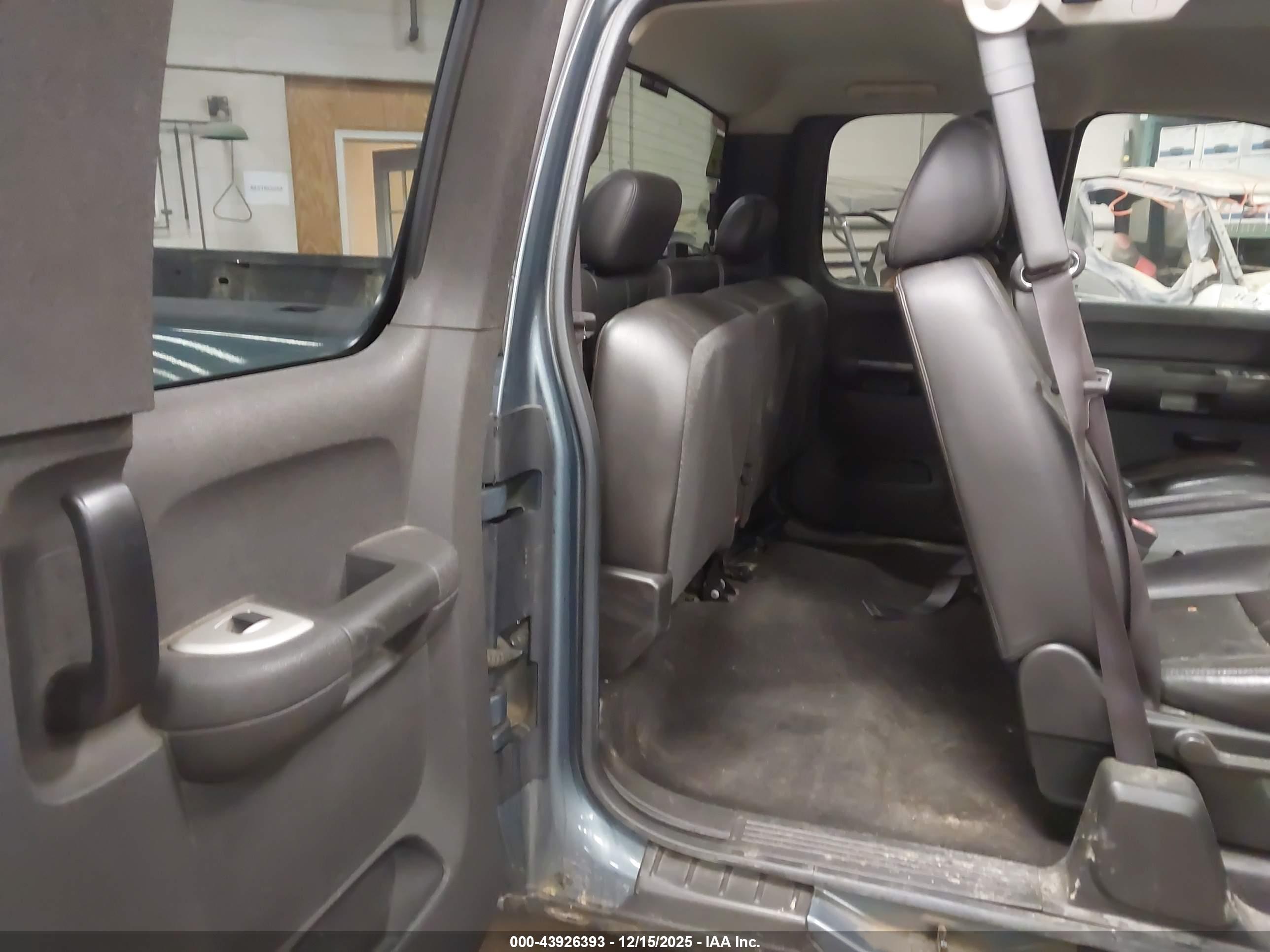 CHEVROLET SILVERADO image 8