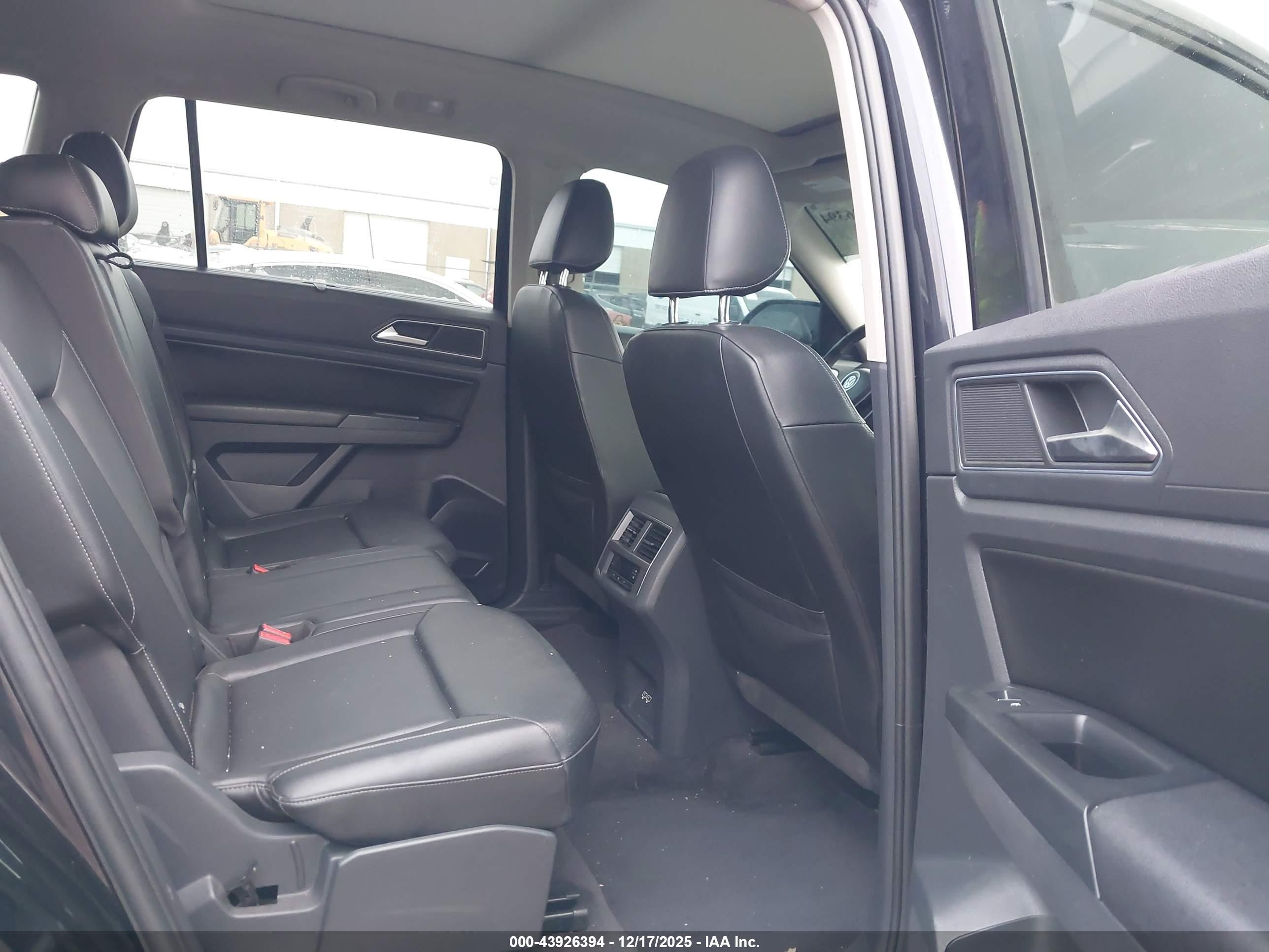 VOLKSWAGEN ATLAS image 8