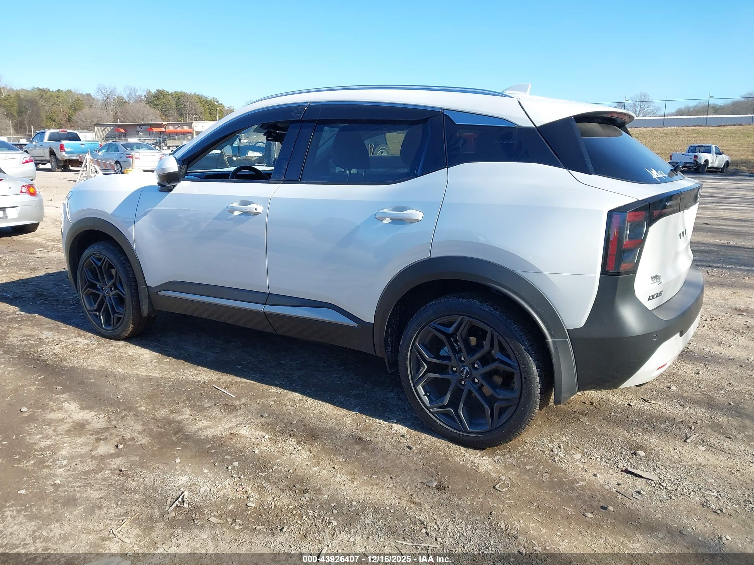 NISSAN KICKS image 3