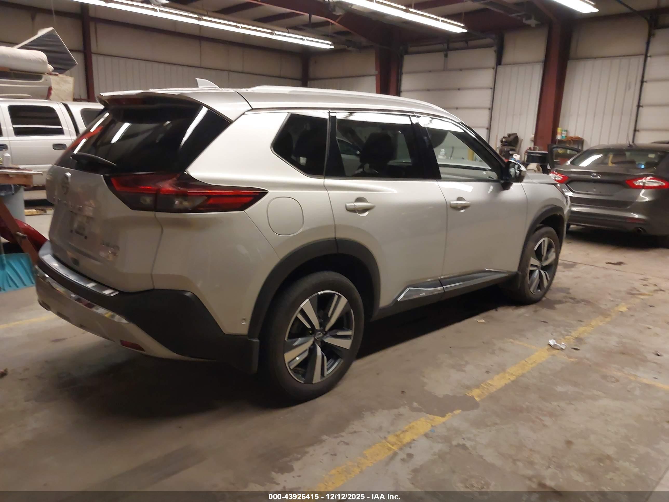 NISSAN ROGUE image 4