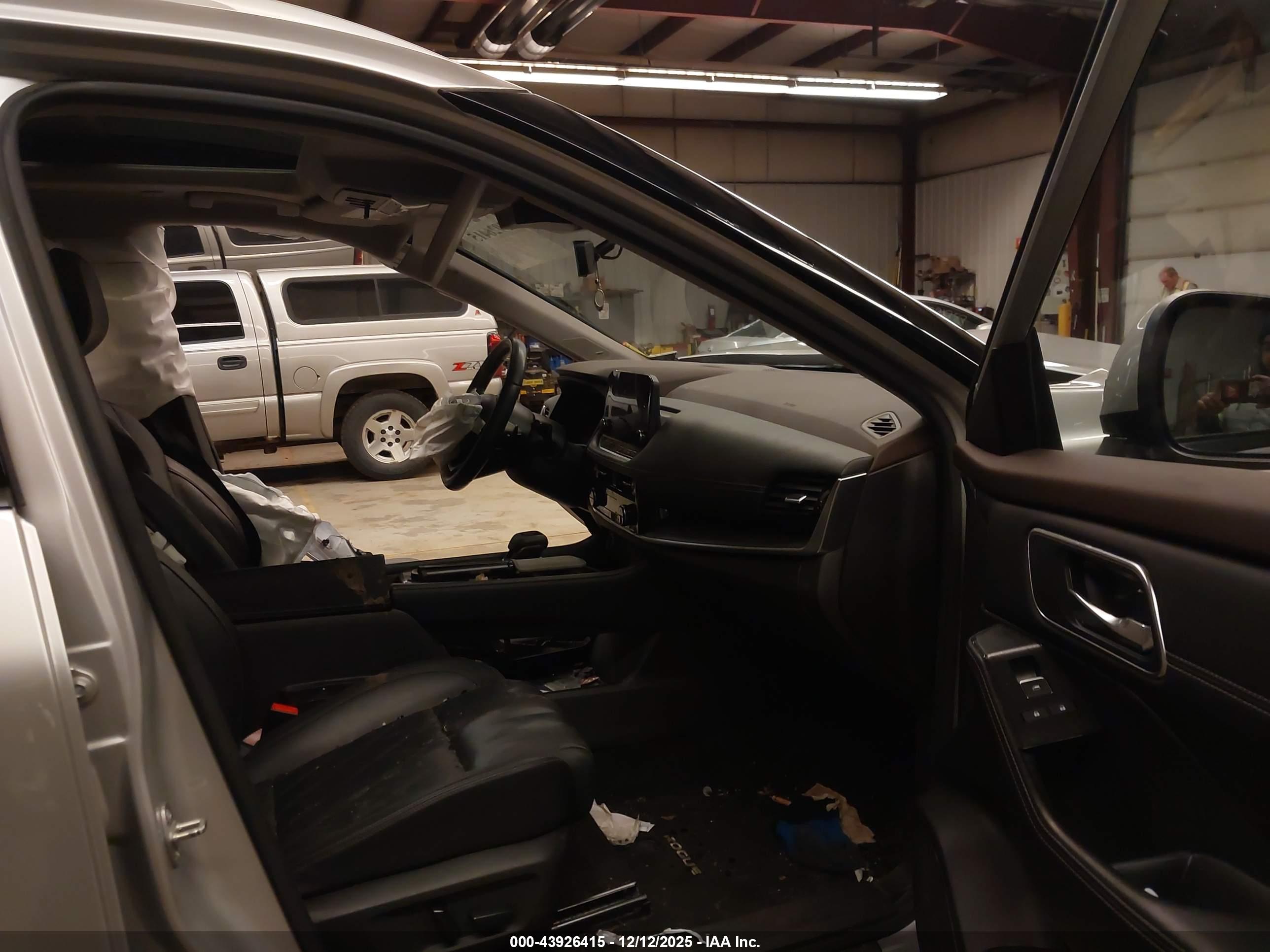 NISSAN ROGUE image 5