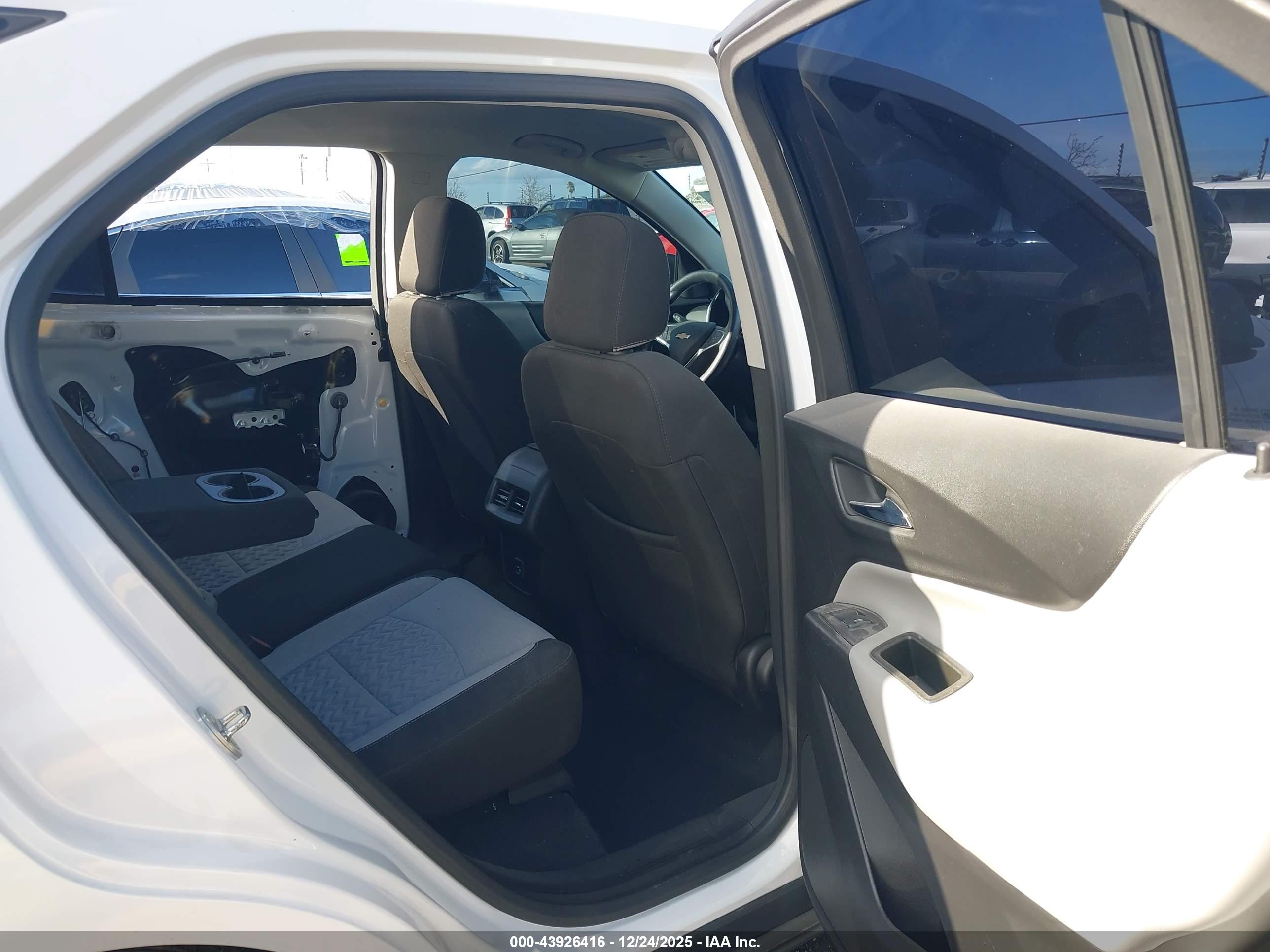 CHEVROLET EQUINOX image 8
