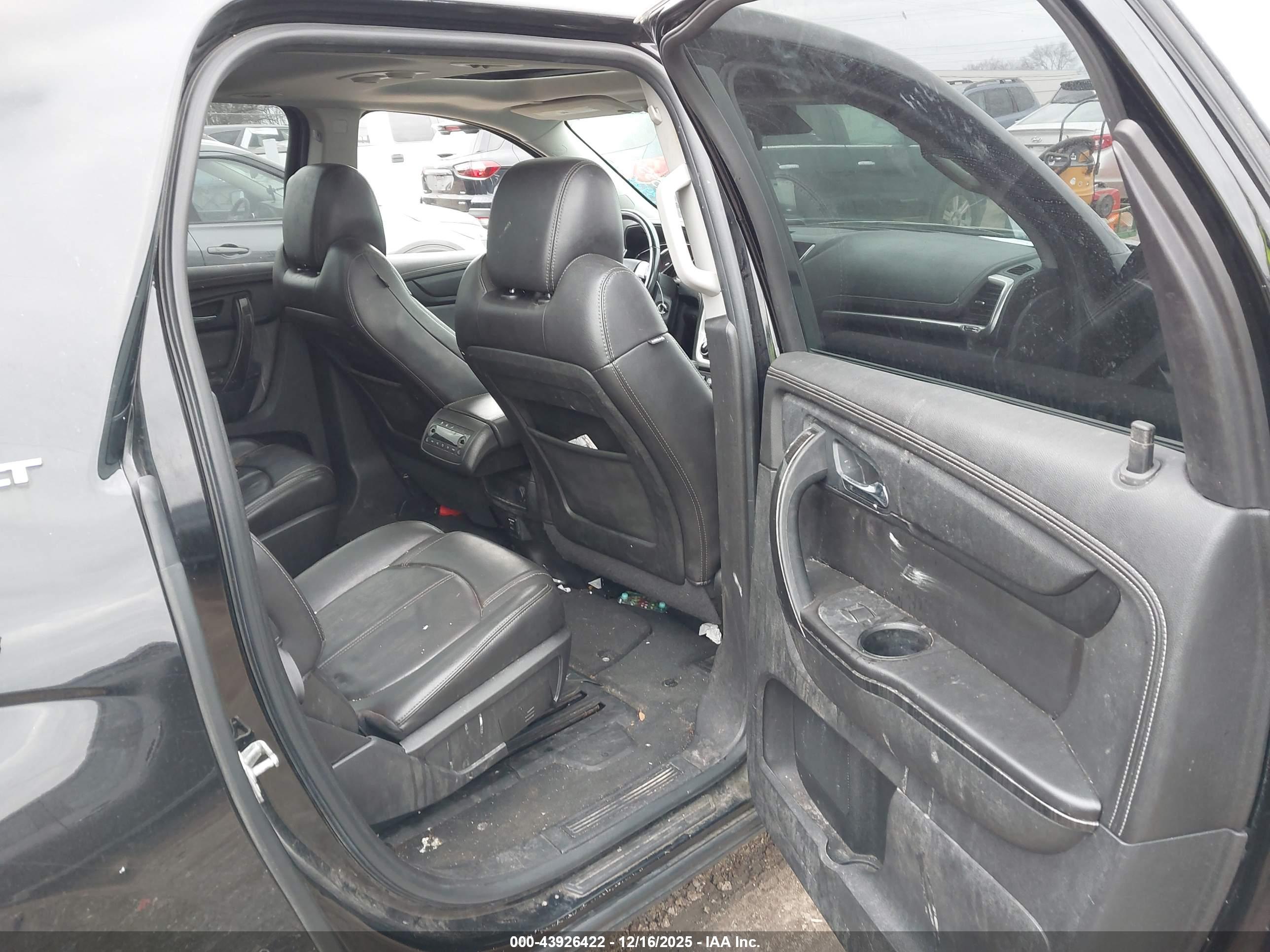 GMC ACADIA image 8